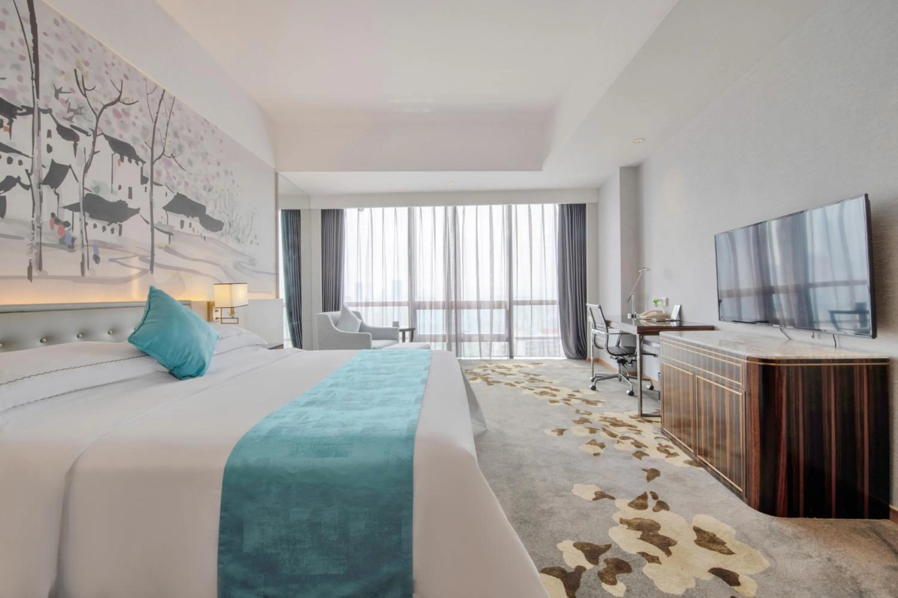 Bed in Huaqiang Plaza Hotel Shenzhen, Enjoy Complimentary Mini Bar & Night Snack, Add breakfast - enjoy complimentary afternoon tea
