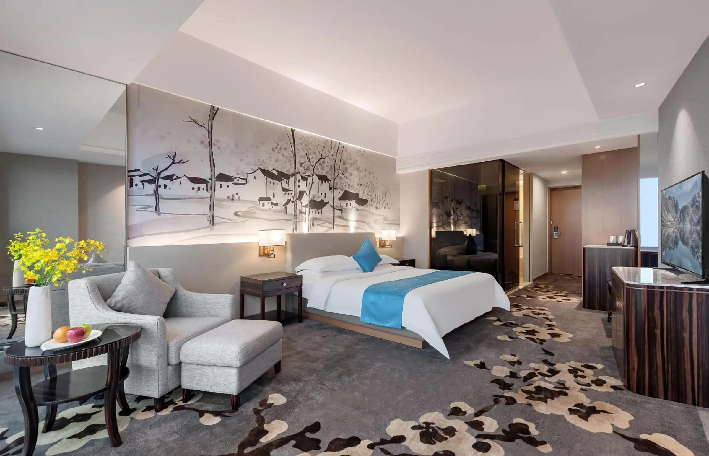 Bed in Huaqiang Plaza Hotel Shenzhen, Enjoy Complimentary Mini Bar & Night Snack, Add breakfast - enjoy complimentary afternoon tea