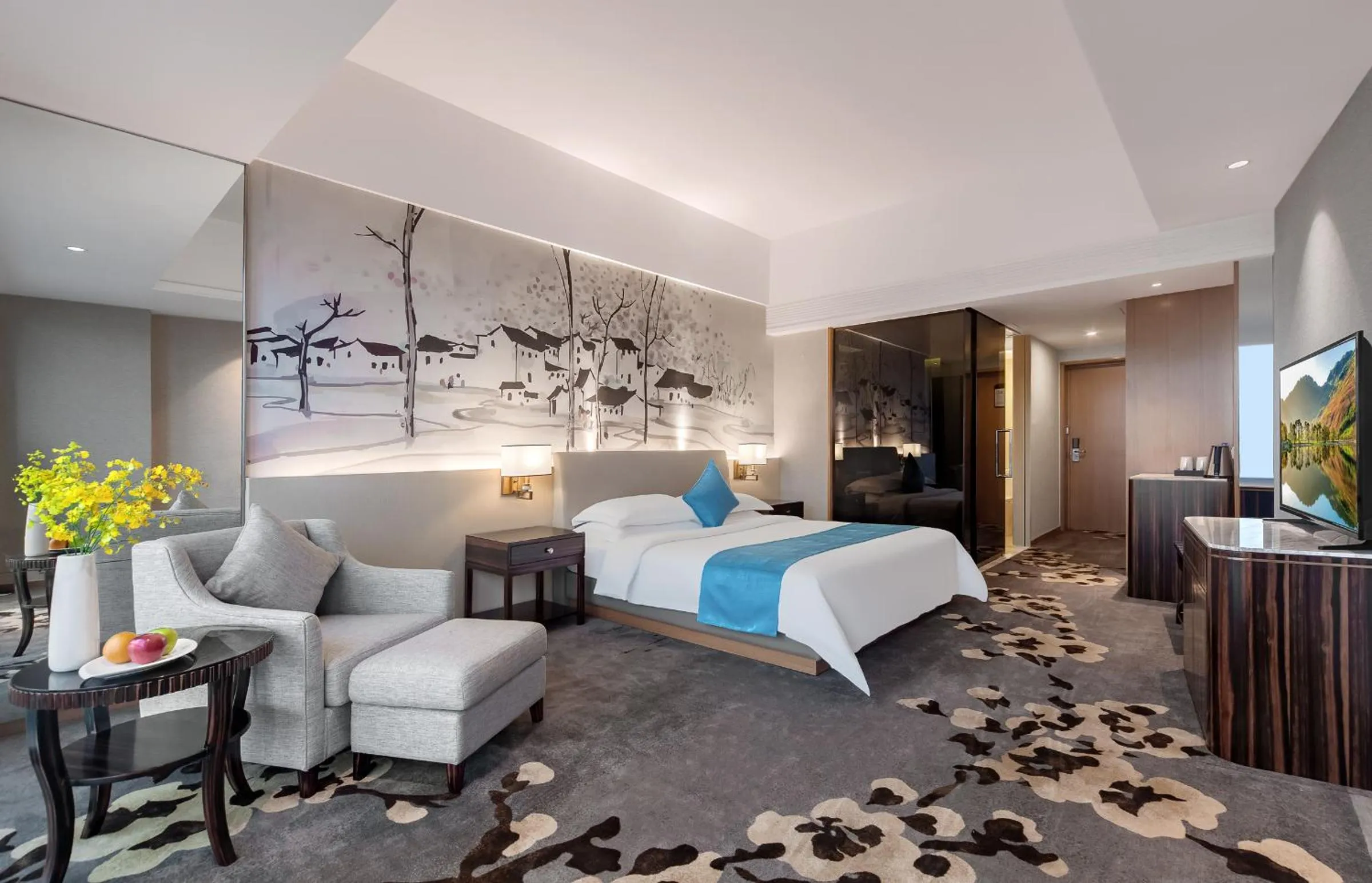 Bed in Huaqiang Plaza Hotel Shenzhen, Enjoy Complimentary Mini Bar & Night Snack, Add breakfast - enjoy complimentary afternoon tea