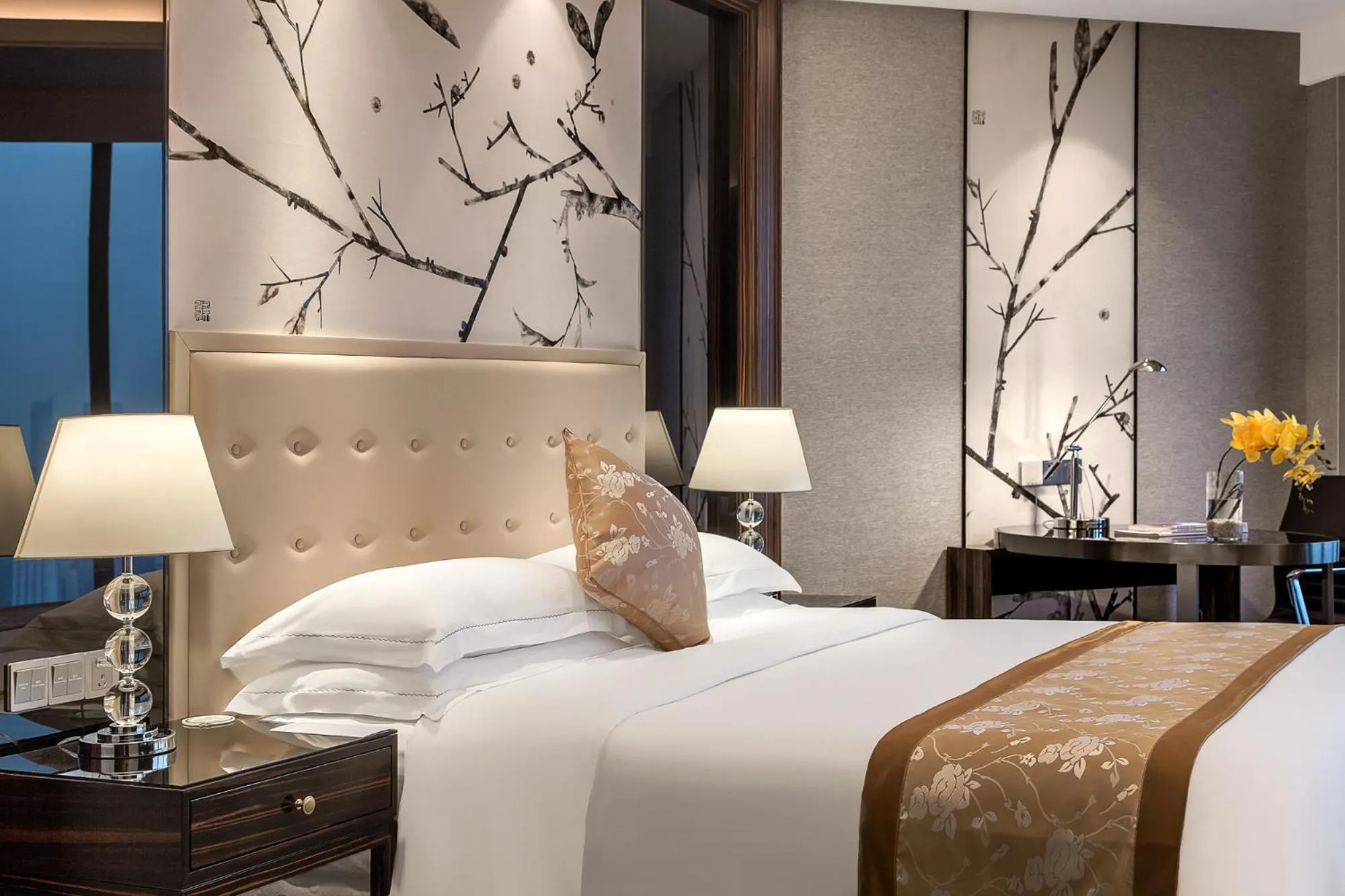 Bed in Huaqiang Plaza Hotel Shenzhen, Enjoy Complimentary Mini Bar & Night Snack, Add breakfast - enjoy complimentary afternoon tea