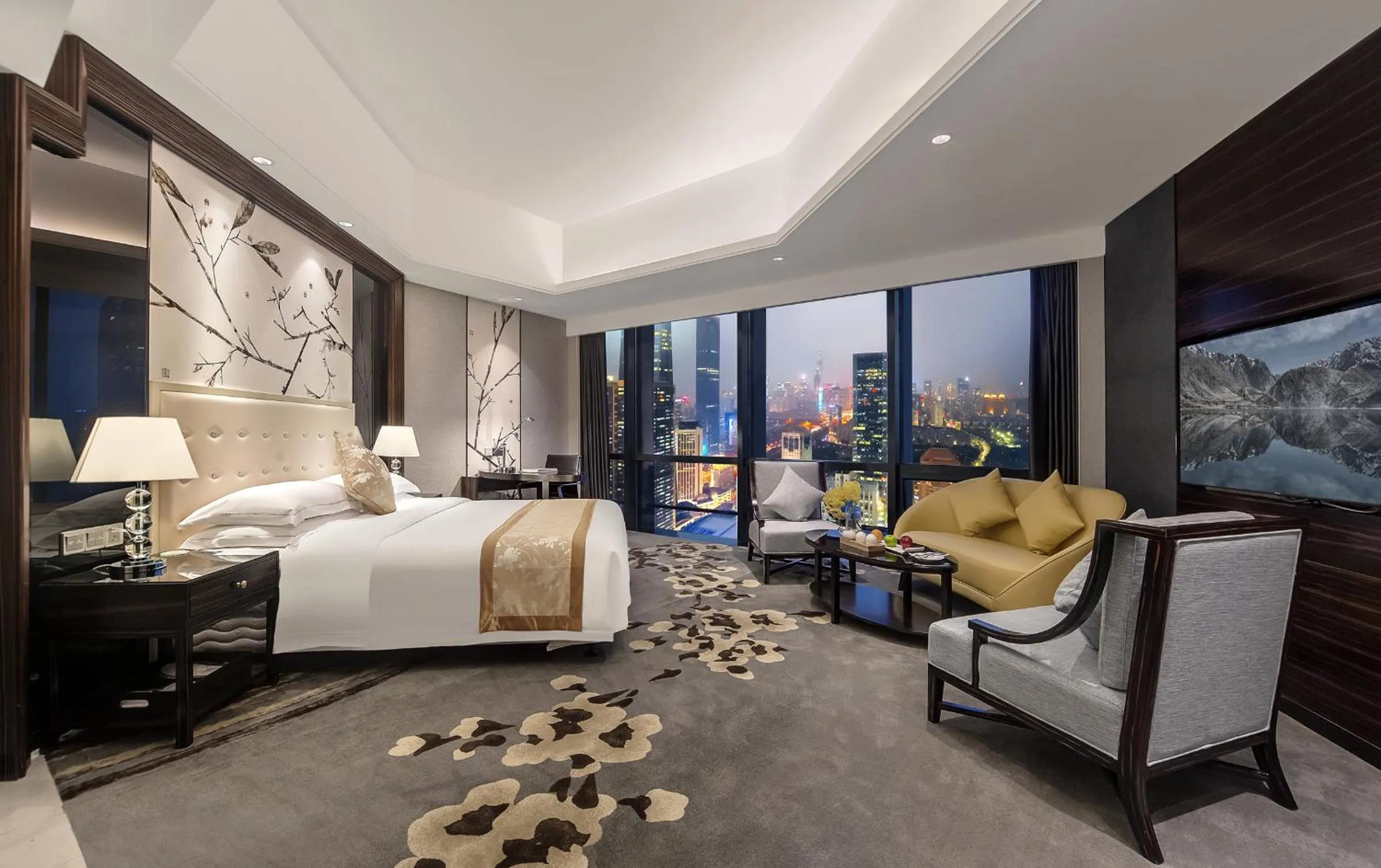Bed in Huaqiang Plaza Hotel Shenzhen, Enjoy Complimentary Mini Bar & Night Snack, Add breakfast - enjoy complimentary afternoon tea