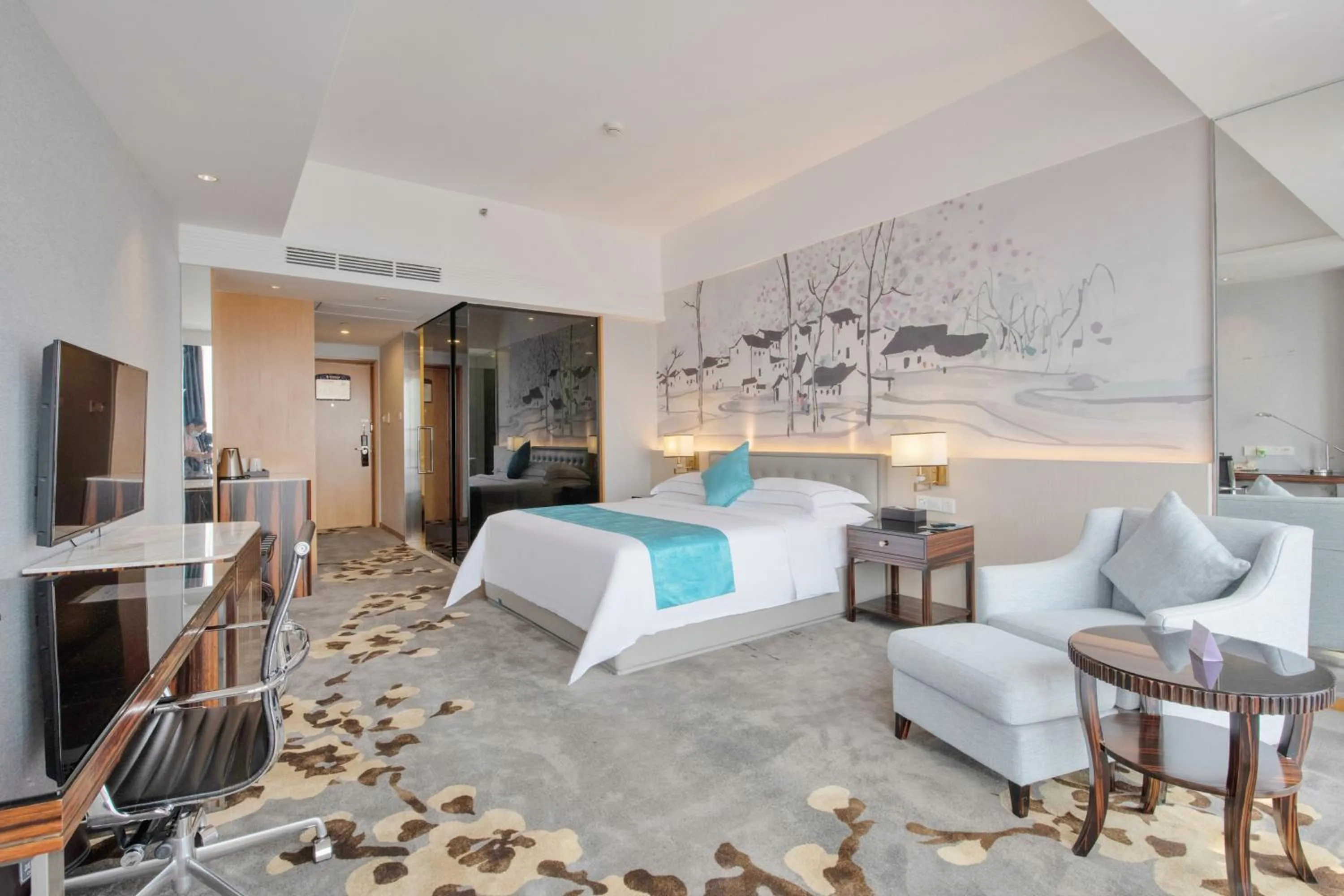 Huaqiang Plaza Hotel Shenzhen, Enjoy Complimentary Mini Bar & Night Snack, Add breakfast - enjoy complimentary afternoon tea