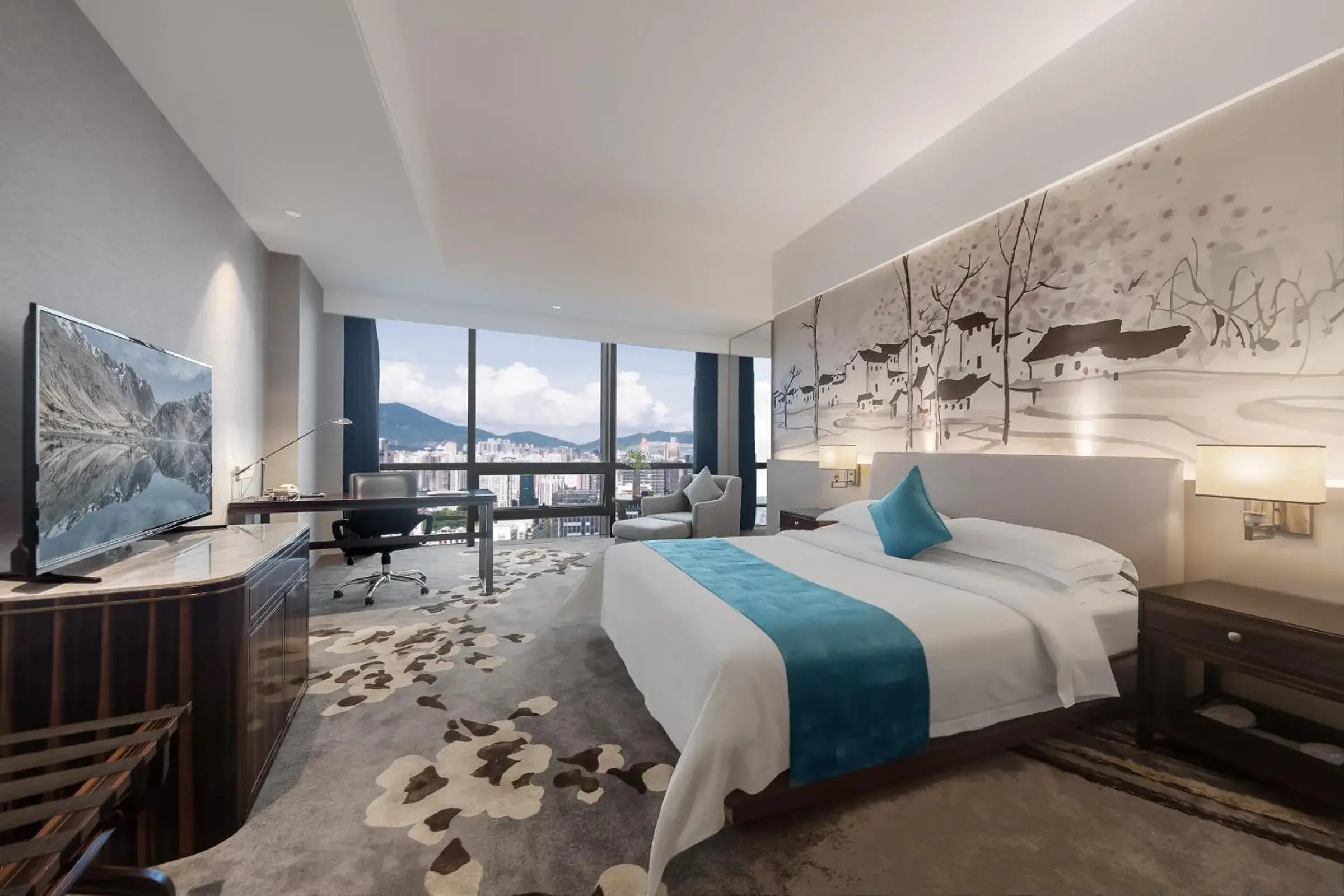 Bedroom, Bed in Huaqiang Plaza Hotel Shenzhen, Enjoy Complimentary Mini Bar & Night Snack, Add breakfast - enjoy complimentary afternoon tea Bedroom, Bed in Huaqiang Plaza Hotel Shenzhen, Enjoy Complimentary Mini Bar & Night Snack, Add breakfast - enjoy complimentary afternoon tea