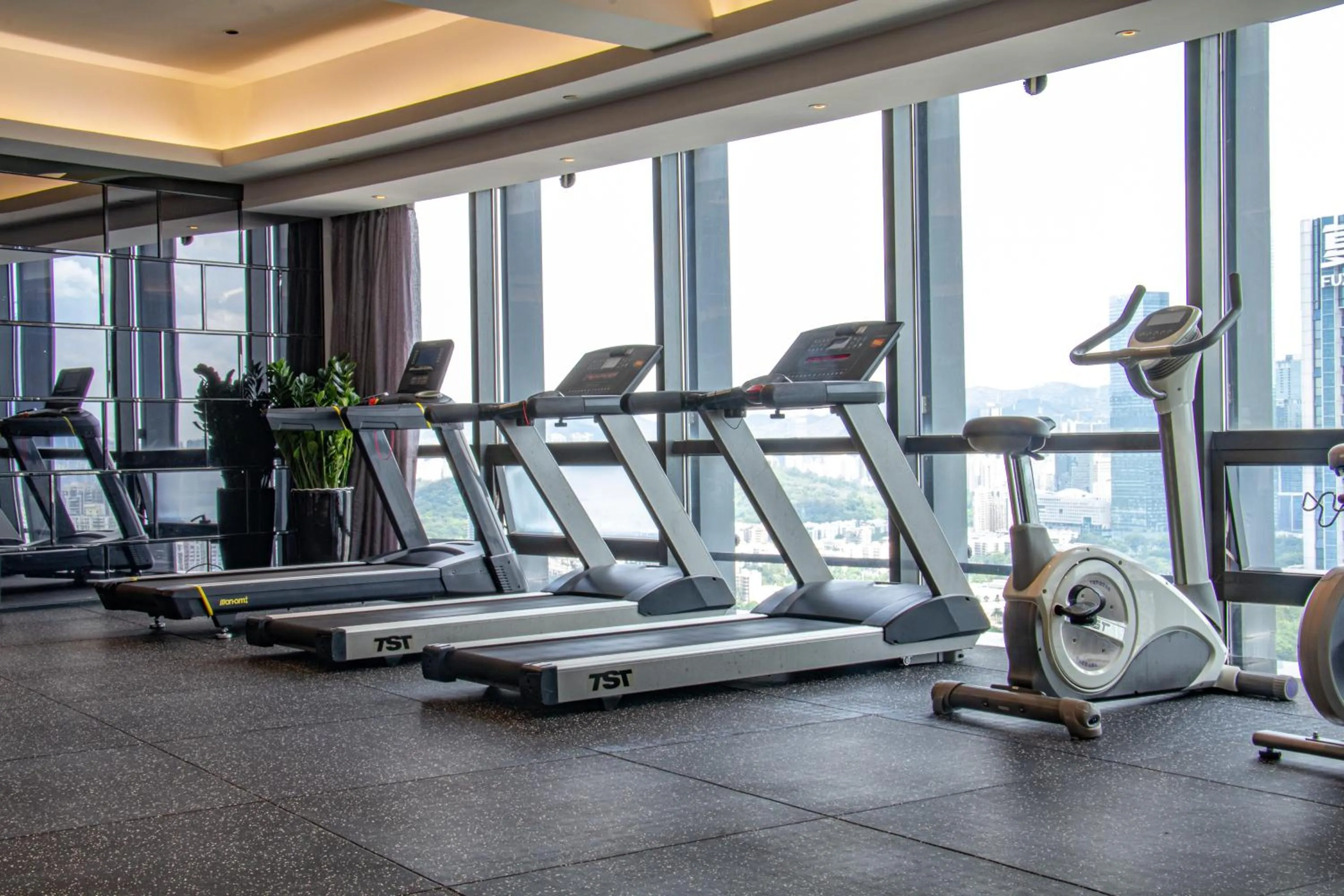 Fitness centre/facilities in Huaqiang Plaza Hotel Shenzhen, Enjoy Complimentary Mini Bar & Night Snack, Add breakfast - enjoy complimentary afternoon tea
