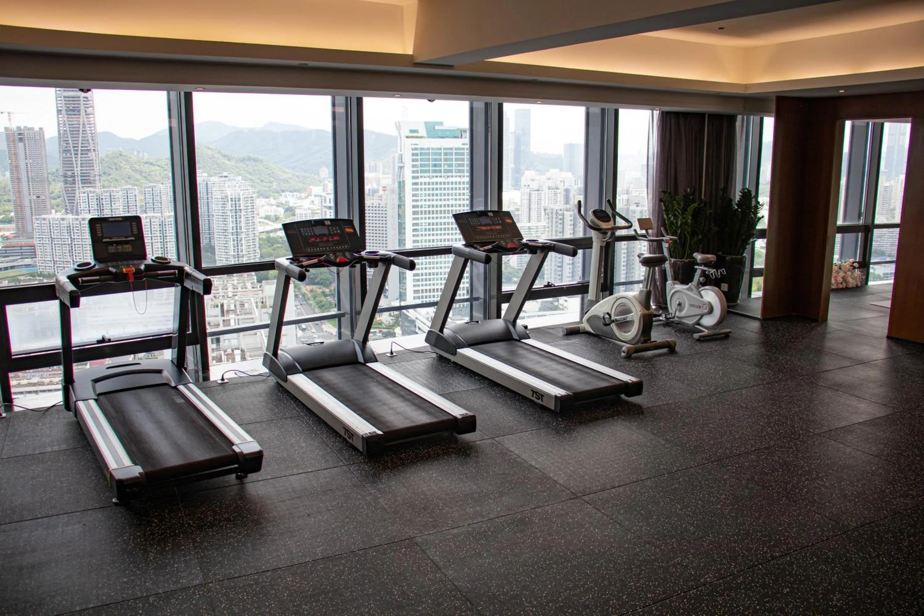 Fitness centre/facilities in Huaqiang Plaza Hotel Shenzhen, Enjoy Complimentary Mini Bar & Night Snack, Add breakfast - enjoy complimentary afternoon tea
