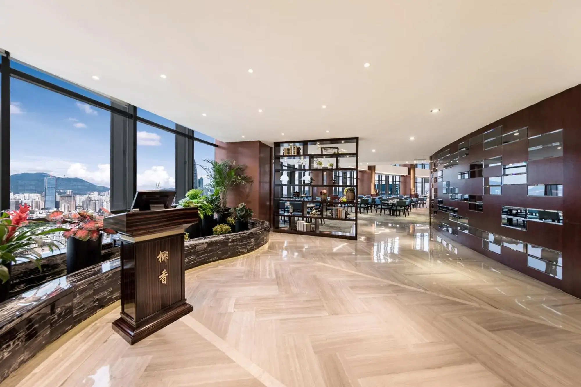 Restaurant/places to eat in Huaqiang Plaza Hotel Shenzhen, Enjoy Complimentary Mini Bar & Night Snack, Add breakfast - enjoy complimentary afternoon tea Restaurant/places to eat in Huaqiang Plaza Hotel Shenzhen, Enjoy Complimentary Mini Bar & Night Snack, Add breakfast - enjoy complimentary afternoon tea