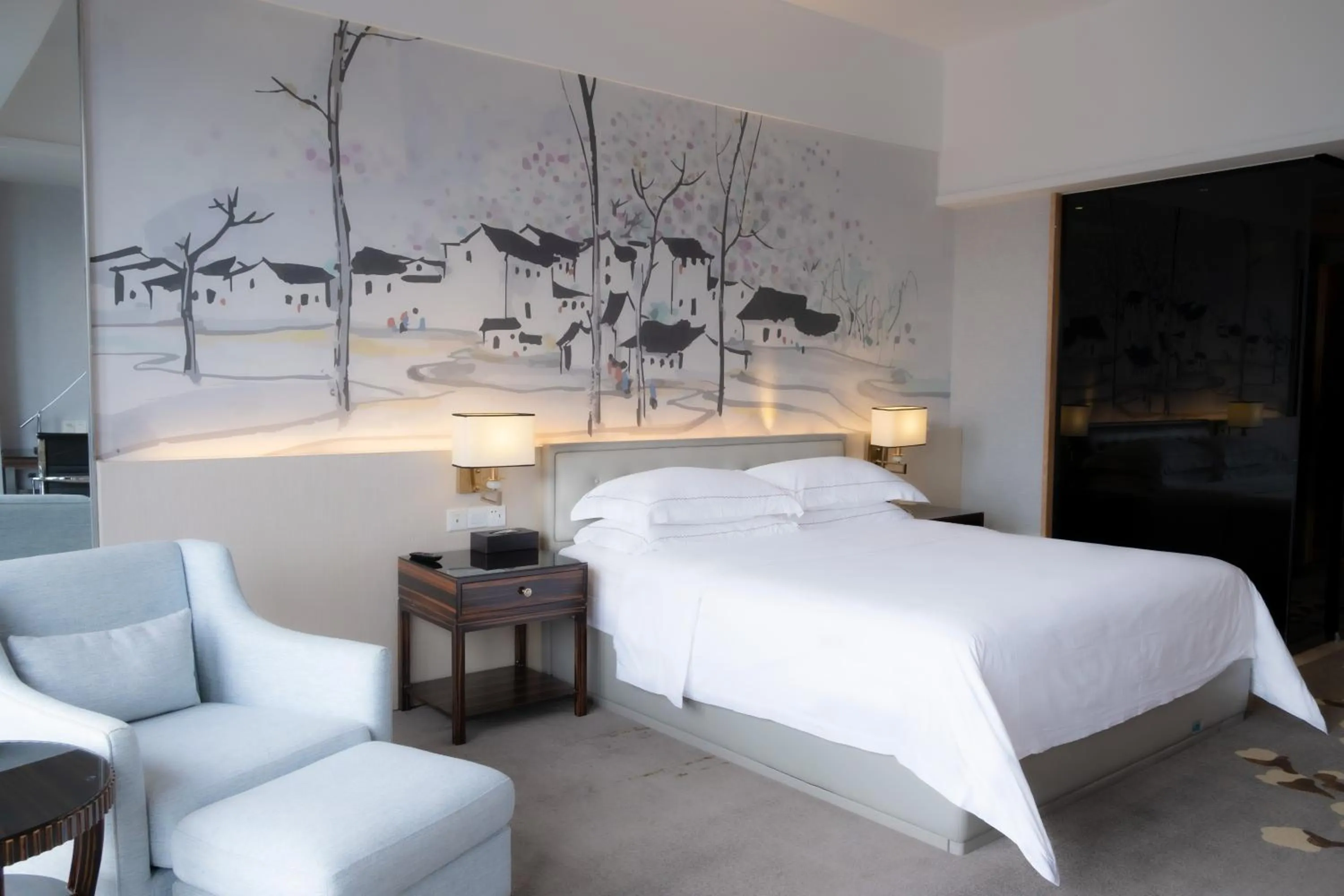 Bed in Huaqiang Plaza Hotel Shenzhen, Enjoy Complimentary Mini Bar & Night Snack, Add breakfast - enjoy complimentary afternoon tea