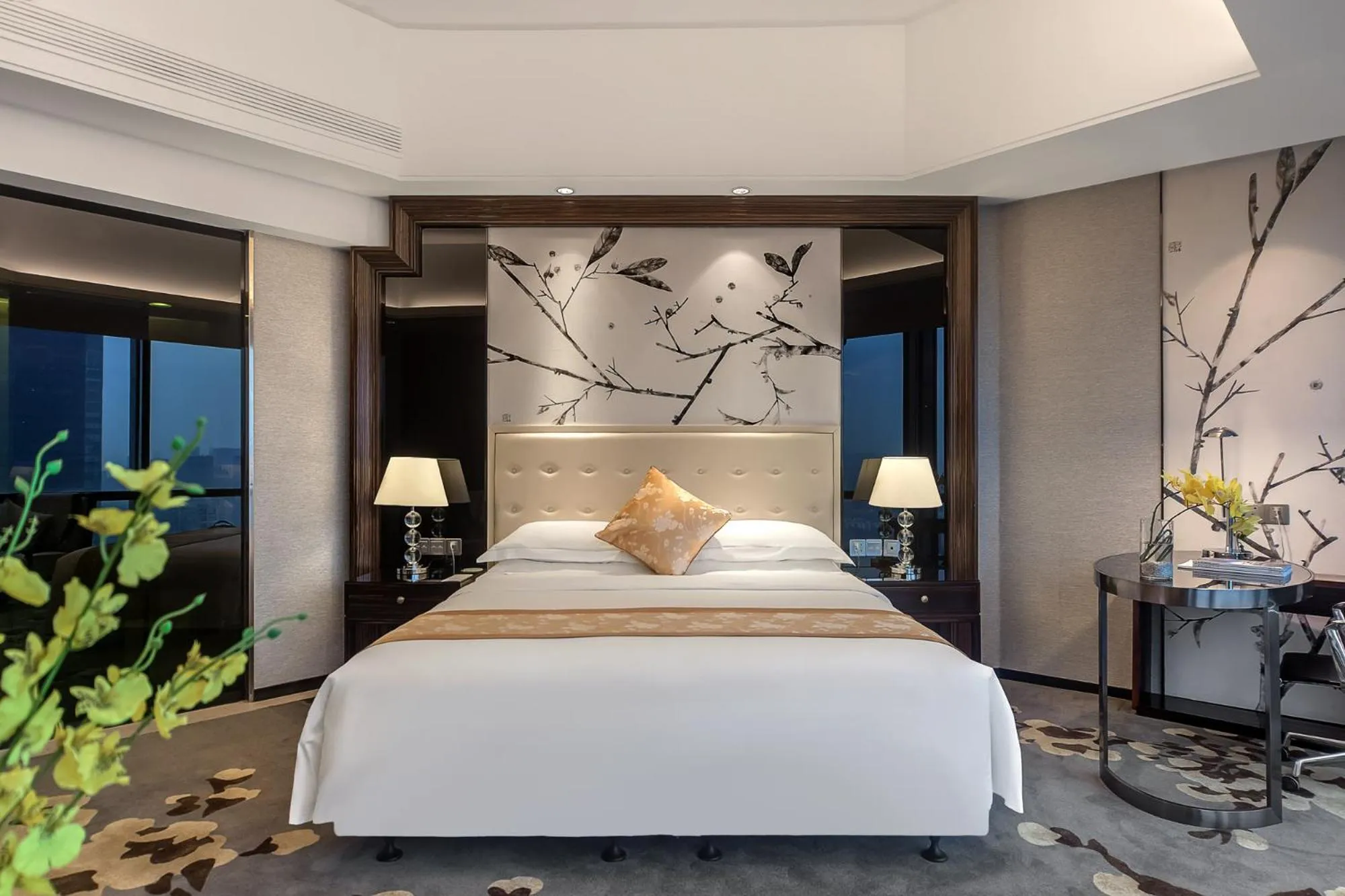 Bed in Huaqiang Plaza Hotel Shenzhen, Enjoy Complimentary Mini Bar & Night Snack, Add breakfast - enjoy complimentary afternoon tea