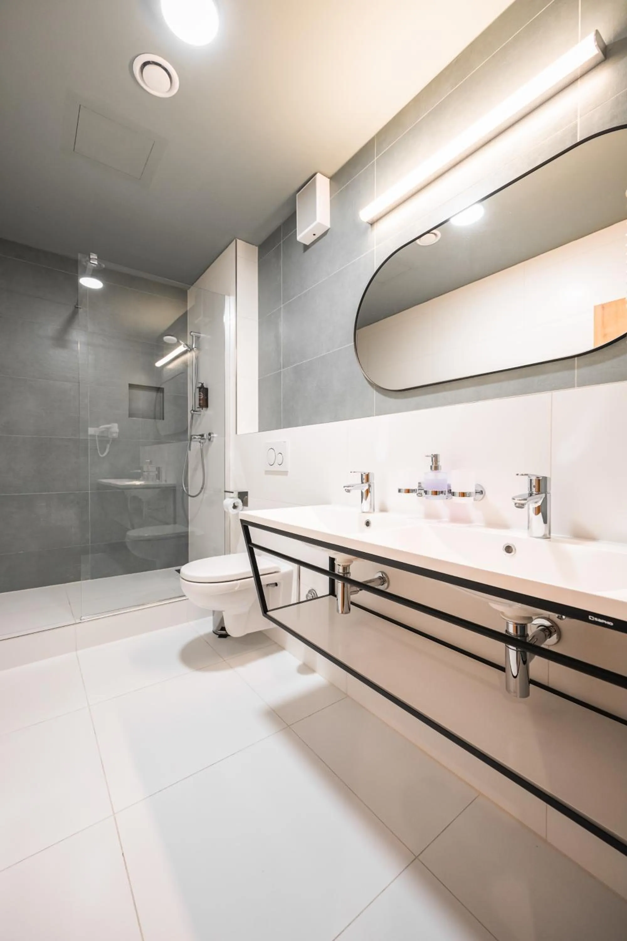 Bathroom in Luma Terra Prague Hostel