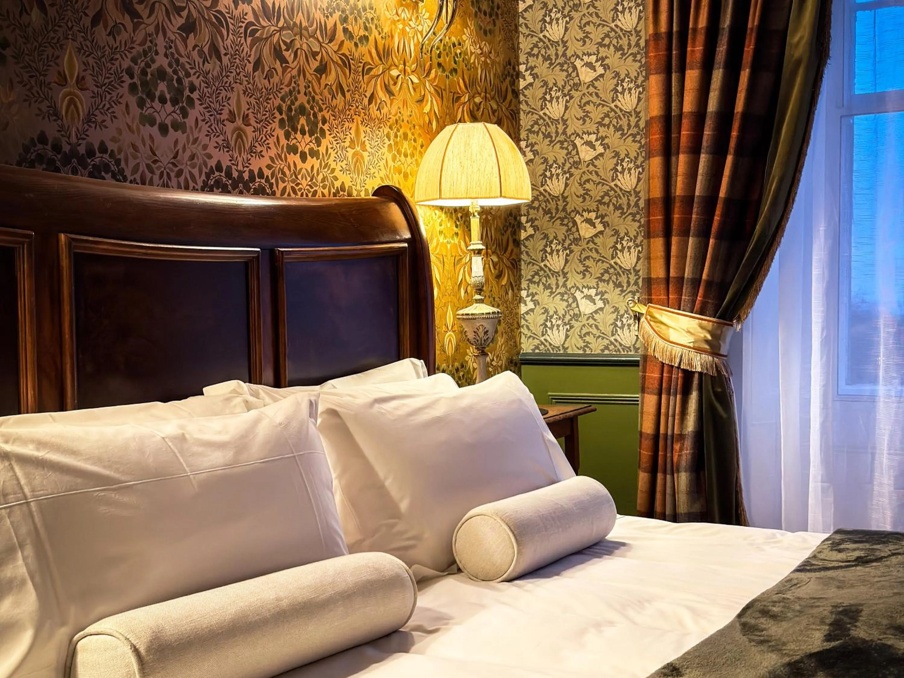 Bed in Glencruitten House