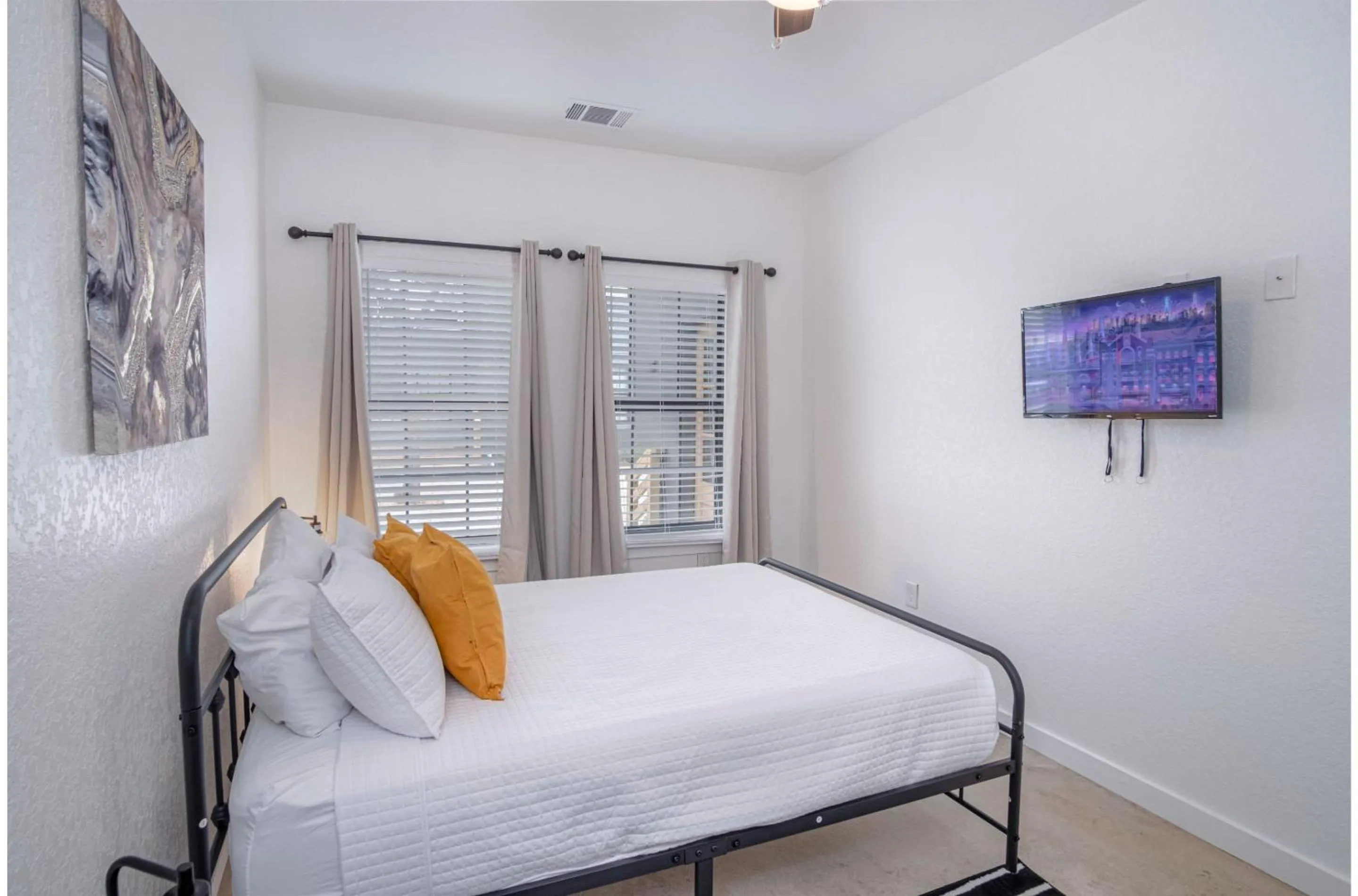Bed in BRAND NEW 4 Stylish 3BR Near Exciting Downtown