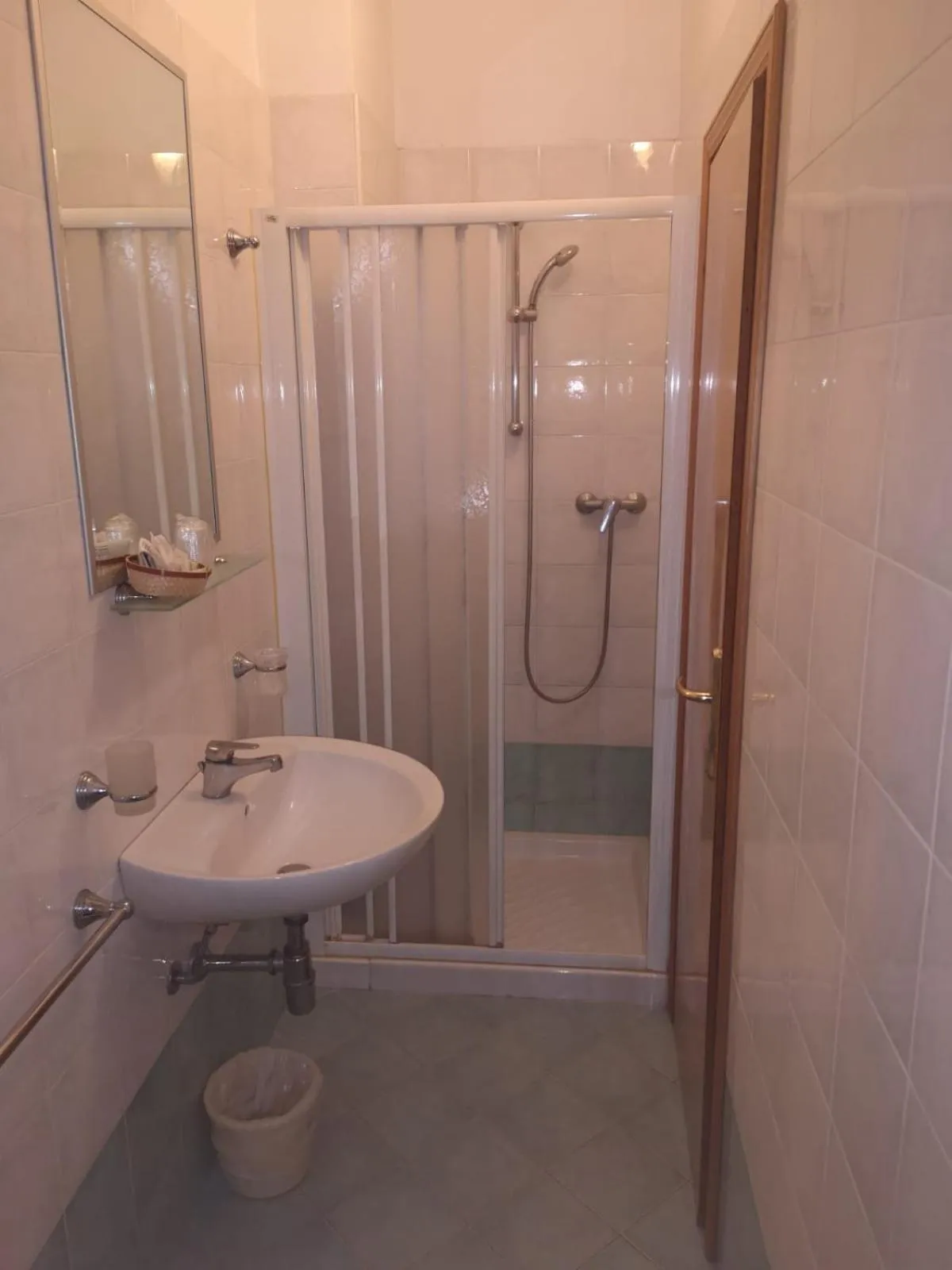 Bathroom in Hotel Manola