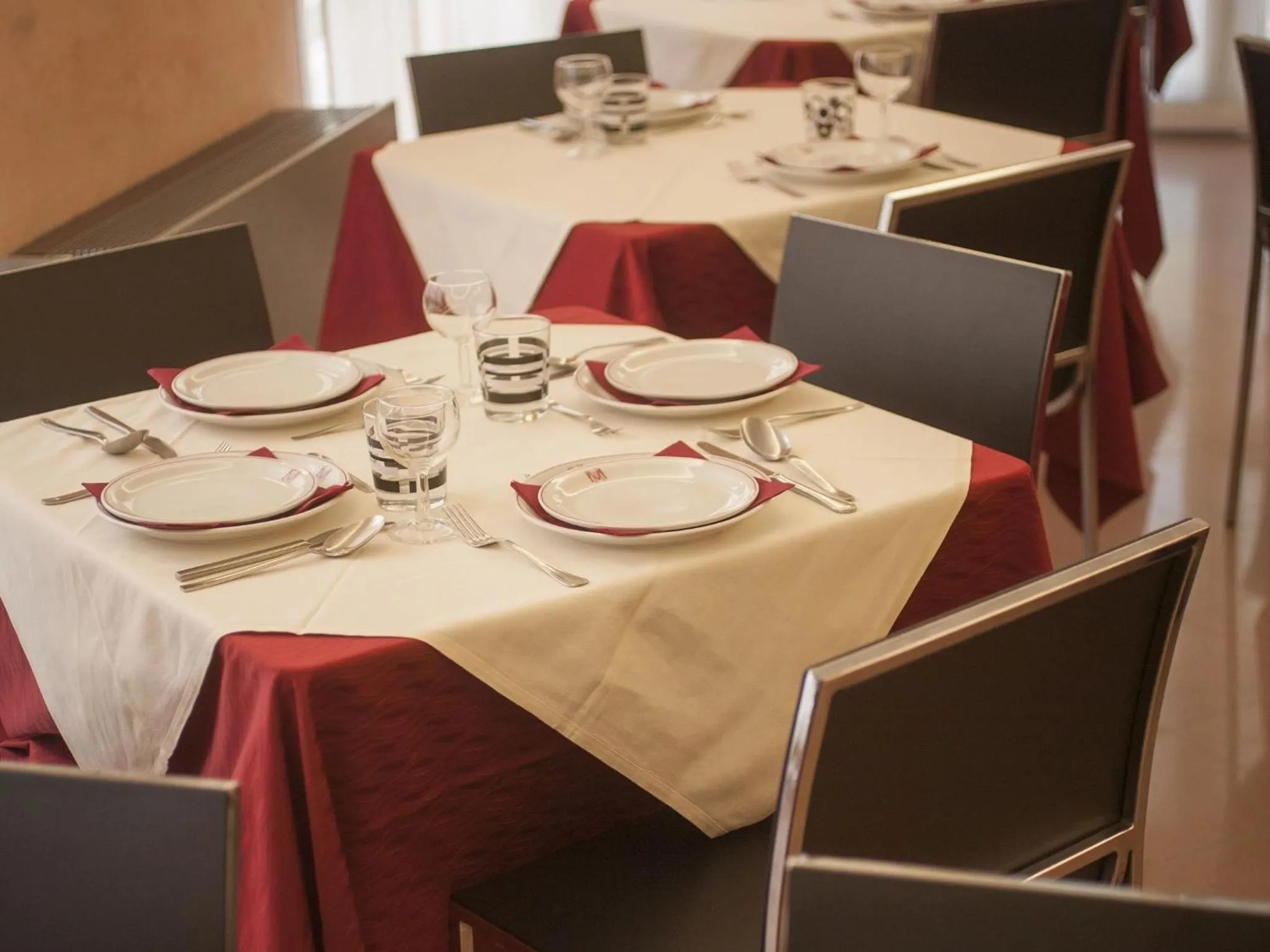 Restaurant/places to eat in Hotel Manola