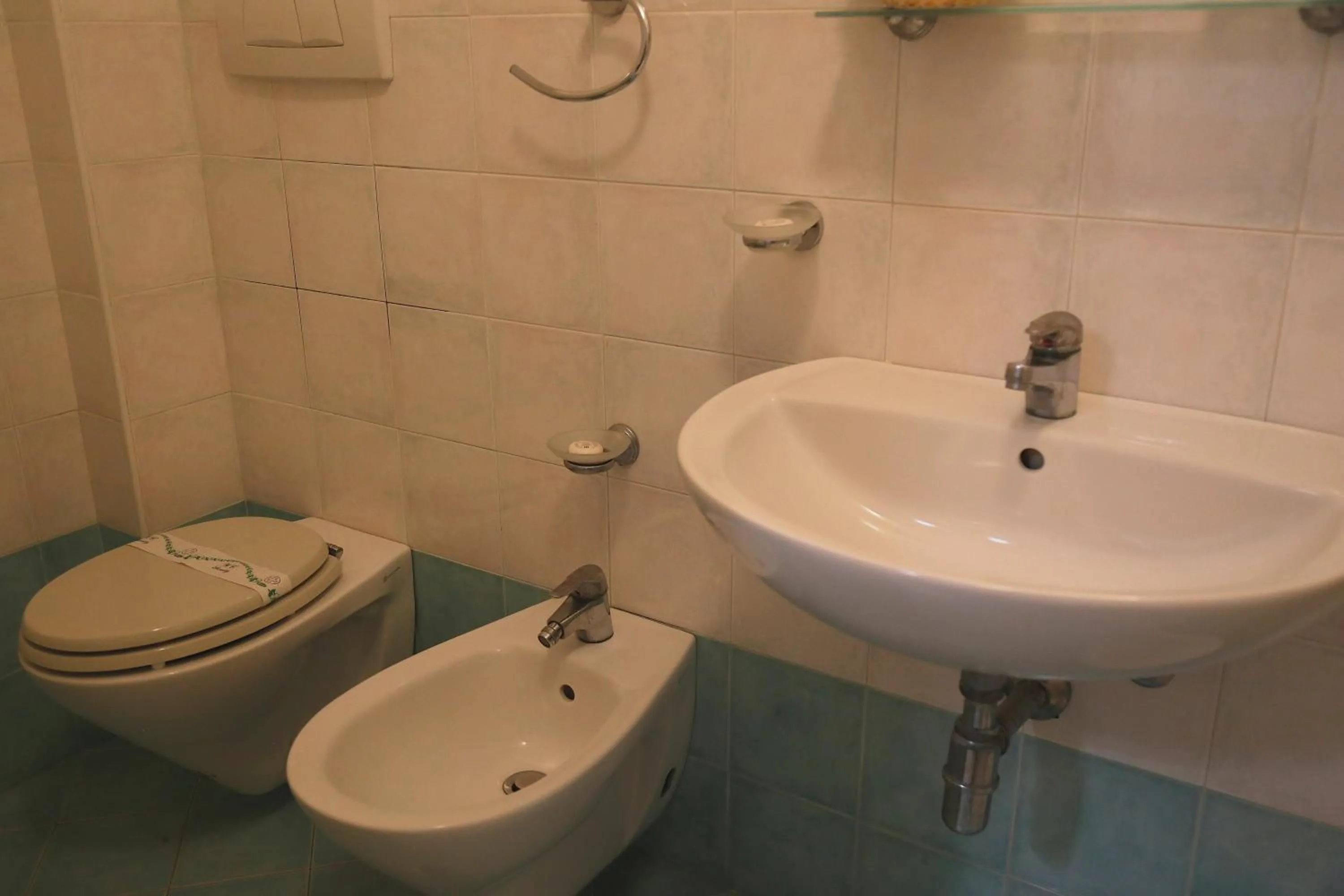 Bathroom in Hotel Manola