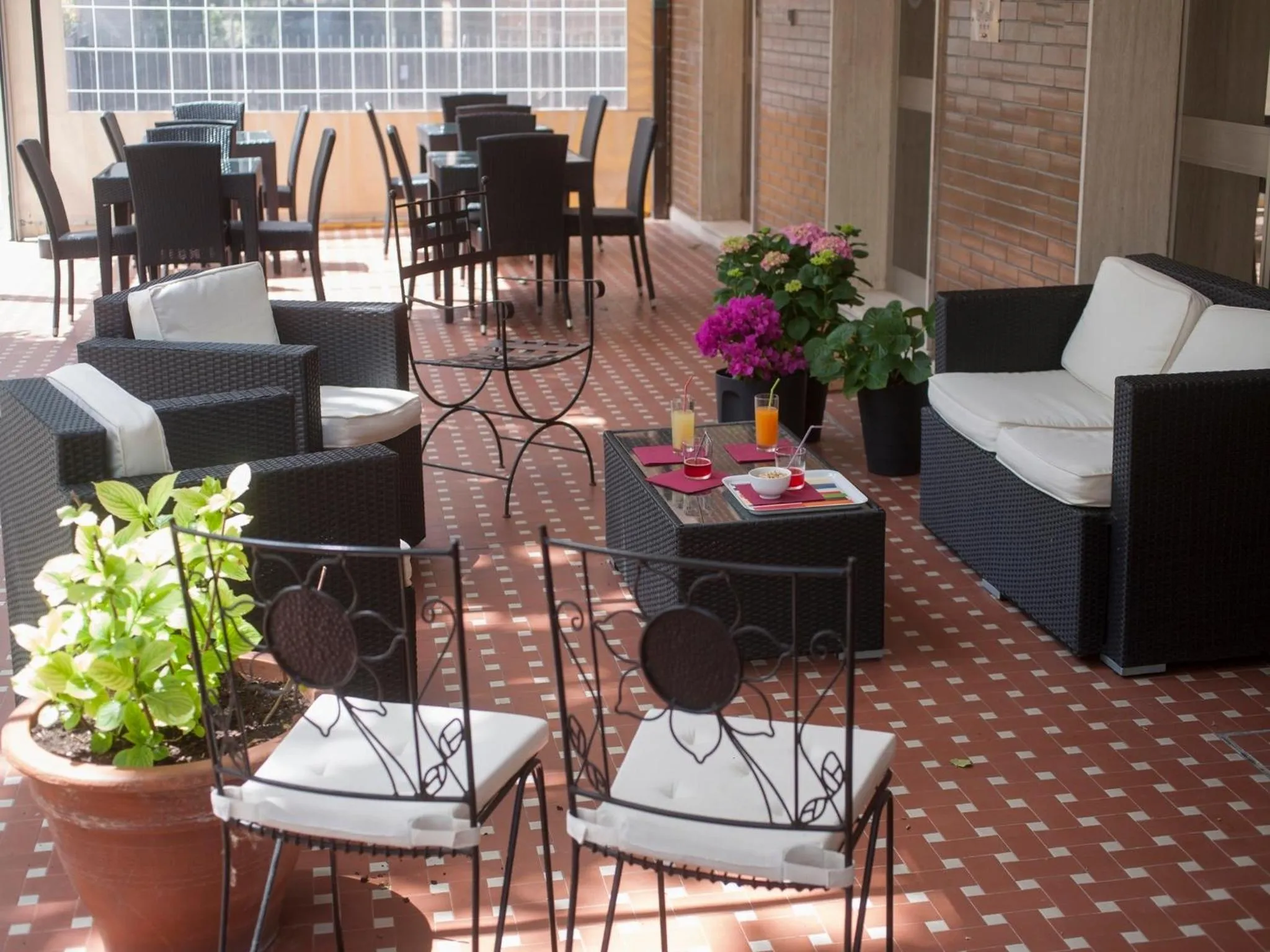 Facade/entrance in Hotel Manola