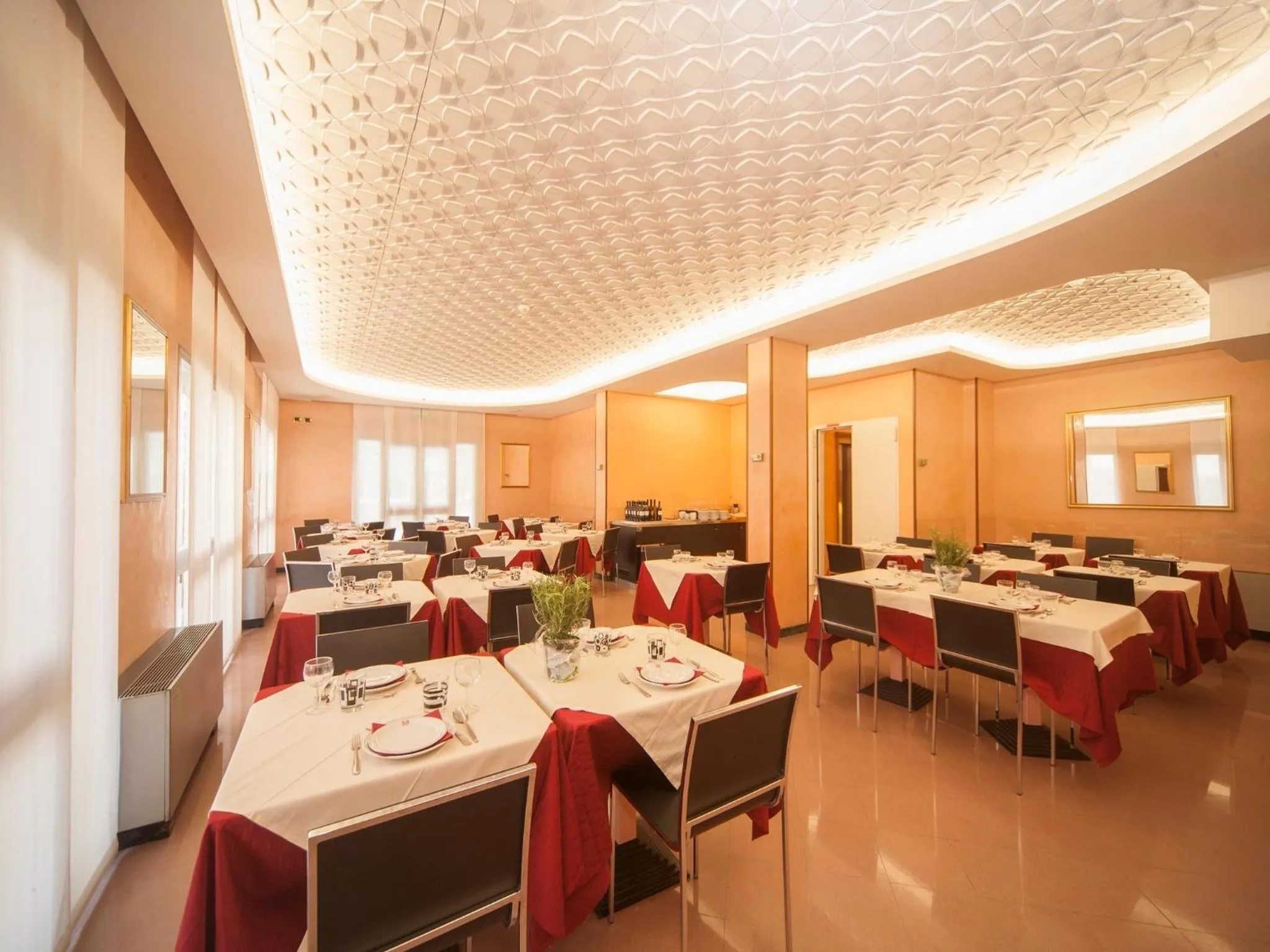 Restaurant/places to eat in Hotel Manola