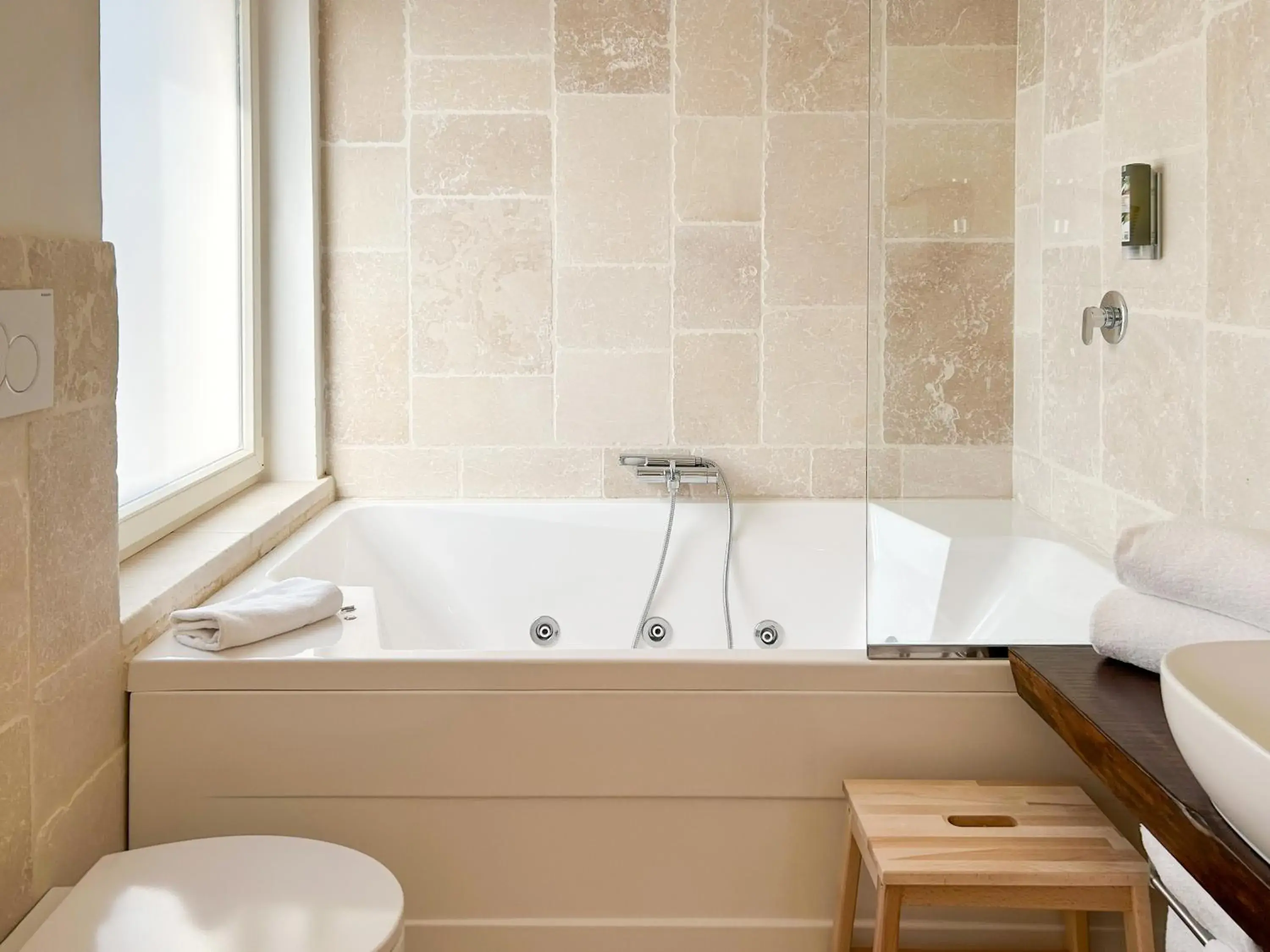 Suite with Hot Tub in Masseria Agrituristica Lama San Giorgio Suite with Hot Tub in Masseria Agrituristica Lama San Giorgio