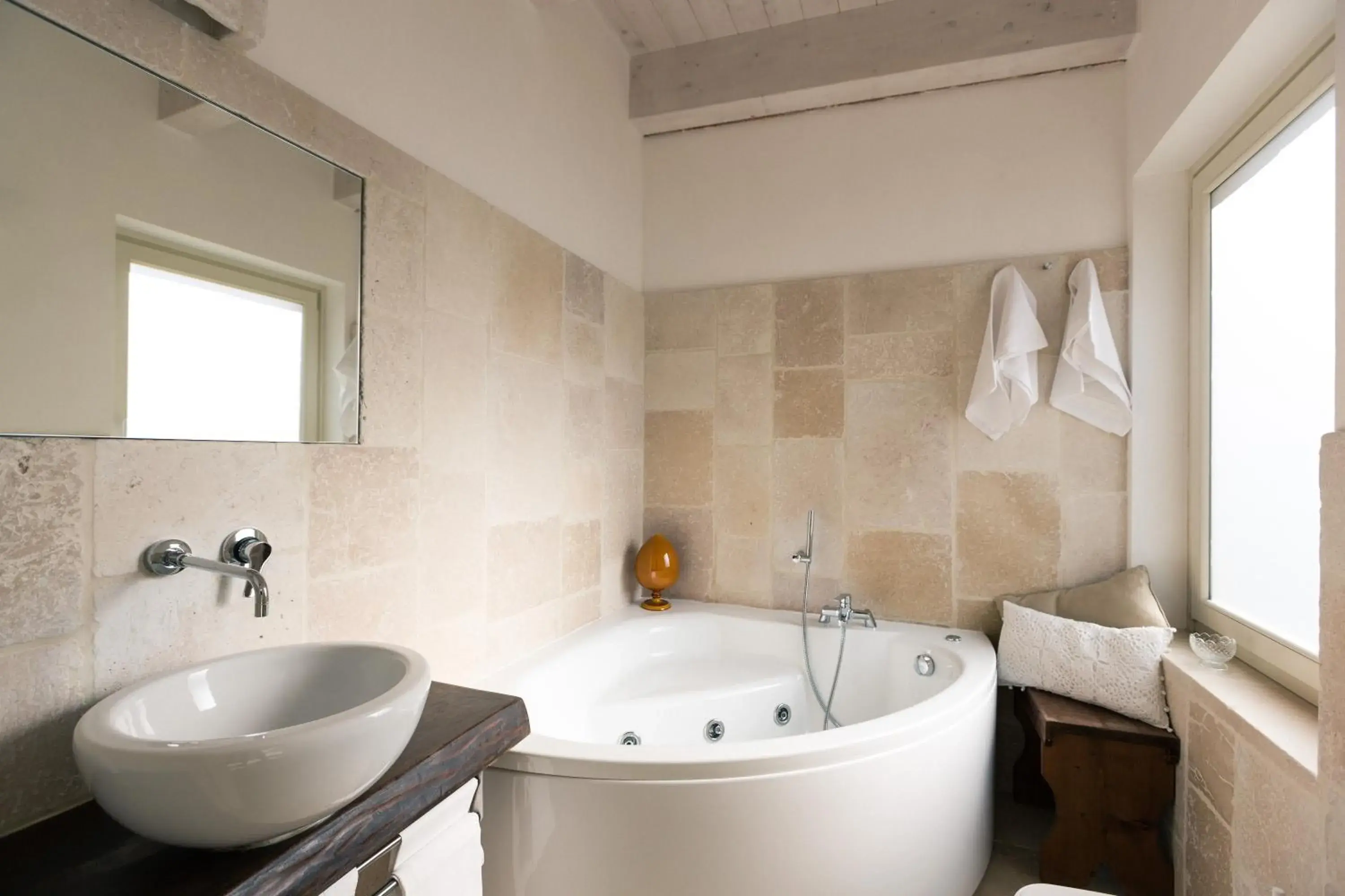 Deluxe Suite with Spa Bath in Masseria Agrituristica Lama San Giorgio Deluxe Suite with Spa Bath in Masseria Agrituristica Lama San Giorgio