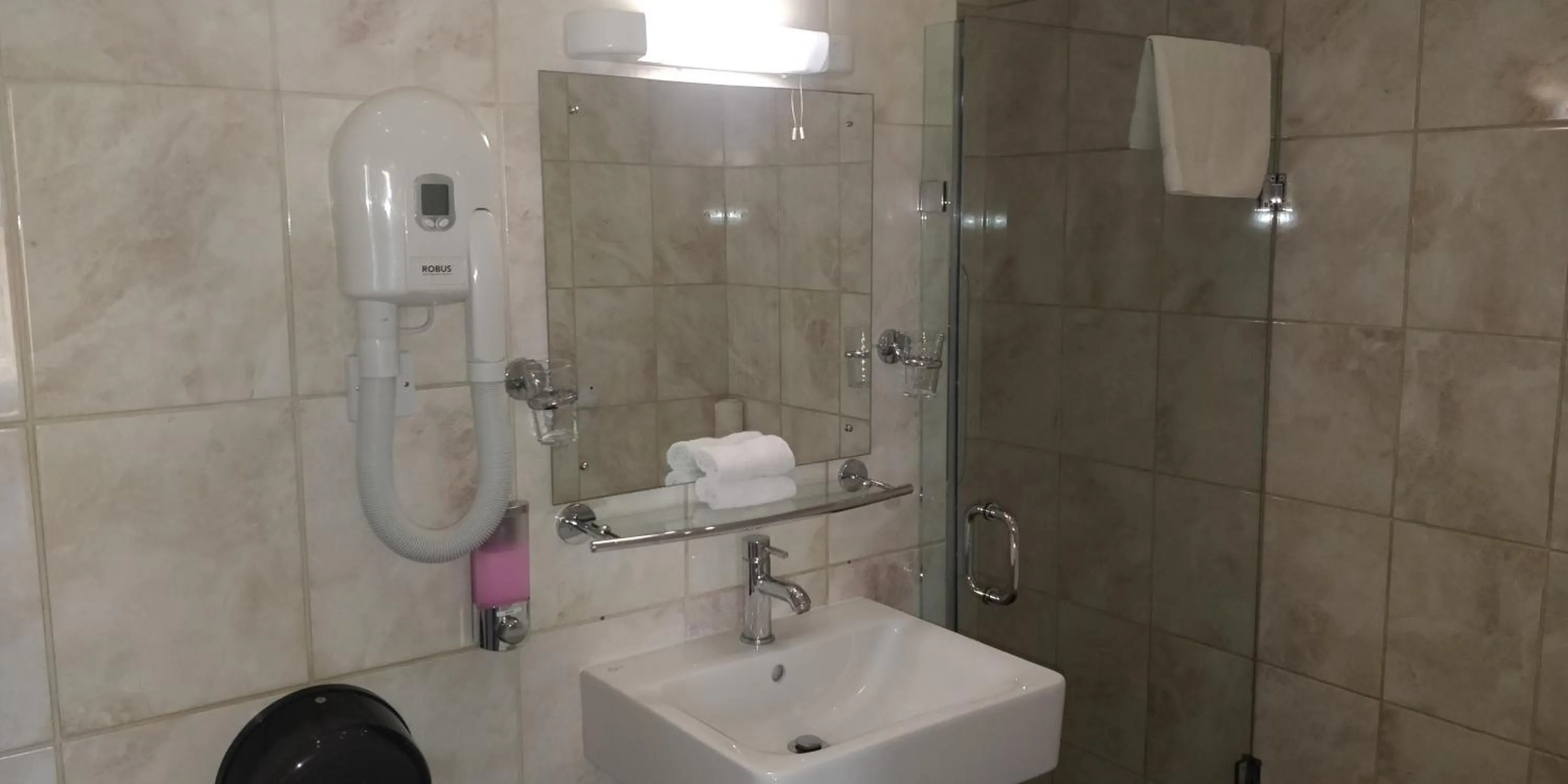 Bathroom in Avonmore House Guest Accommodation