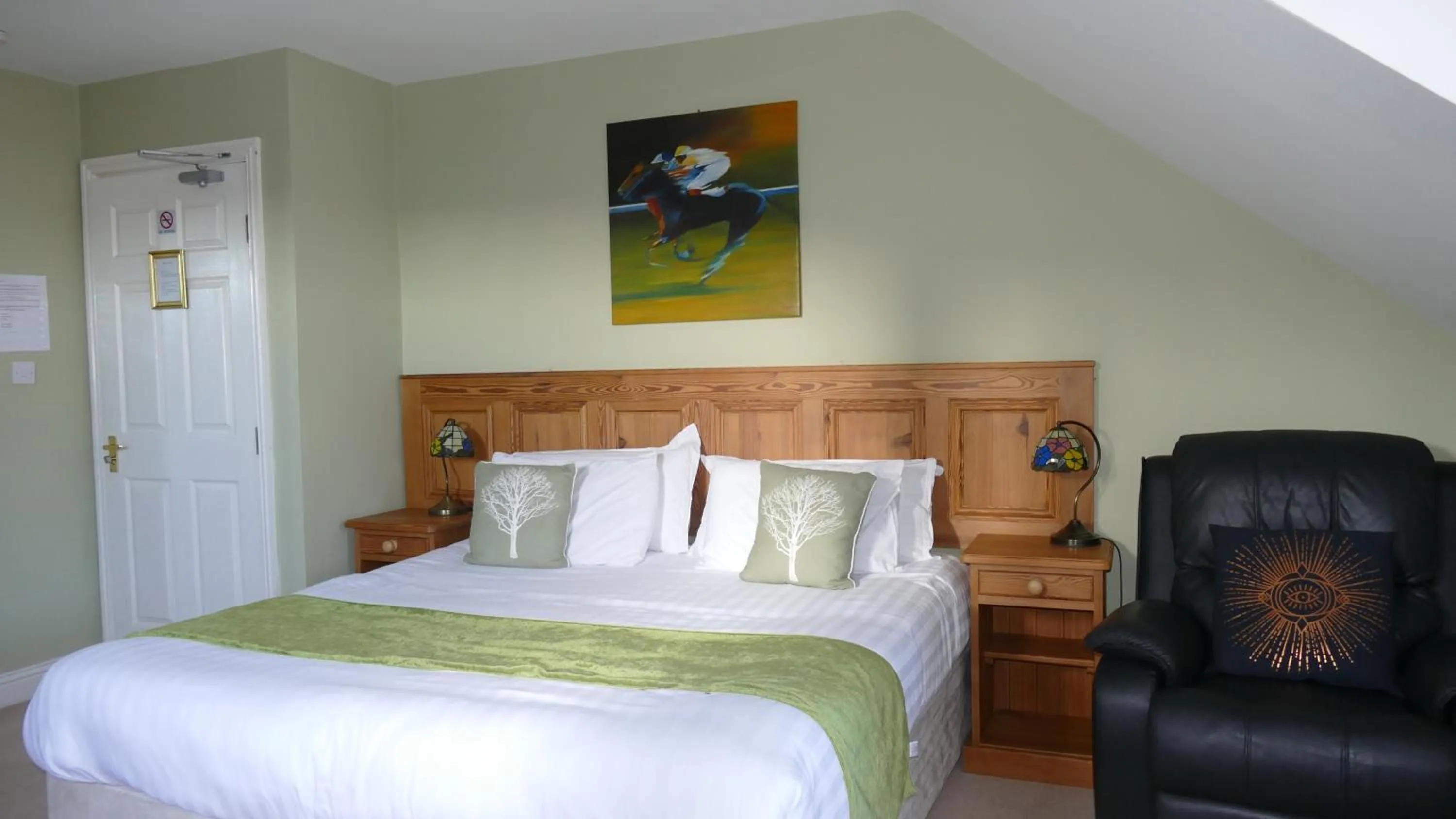 Bed in Avonmore House Guest Accommodation