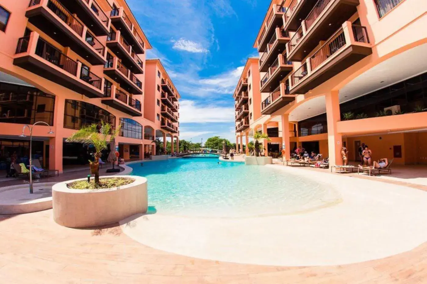 Swimming pool in Jurerê Beach Village Swimming pool in Jurerê Beach Village