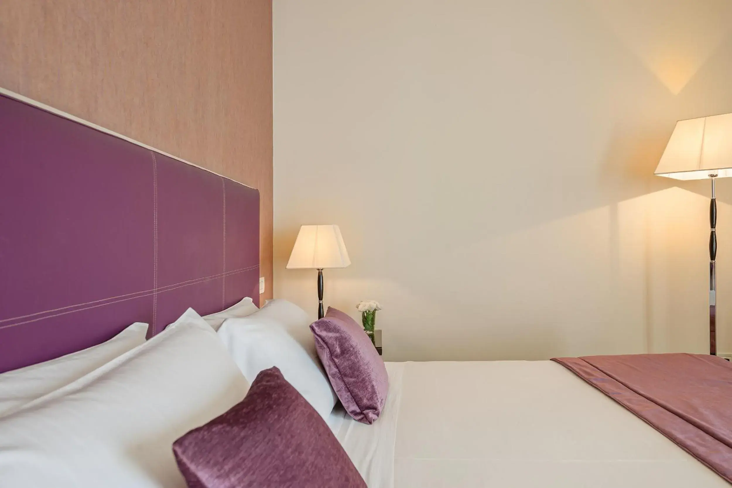 Bed in Hotel Nazionale Bed in Hotel Nazionale