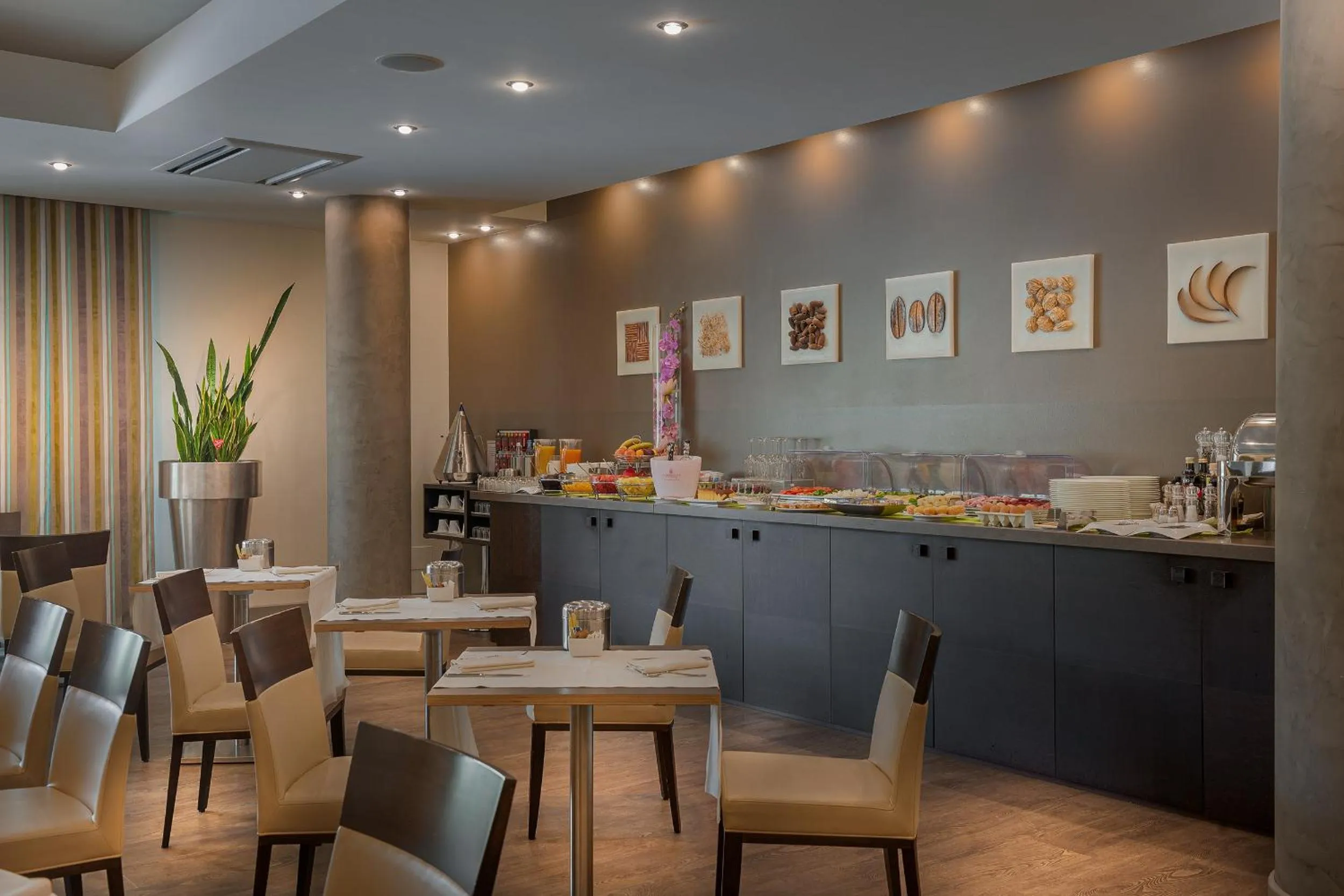 Buffet breakfast in Hotel Nazionale