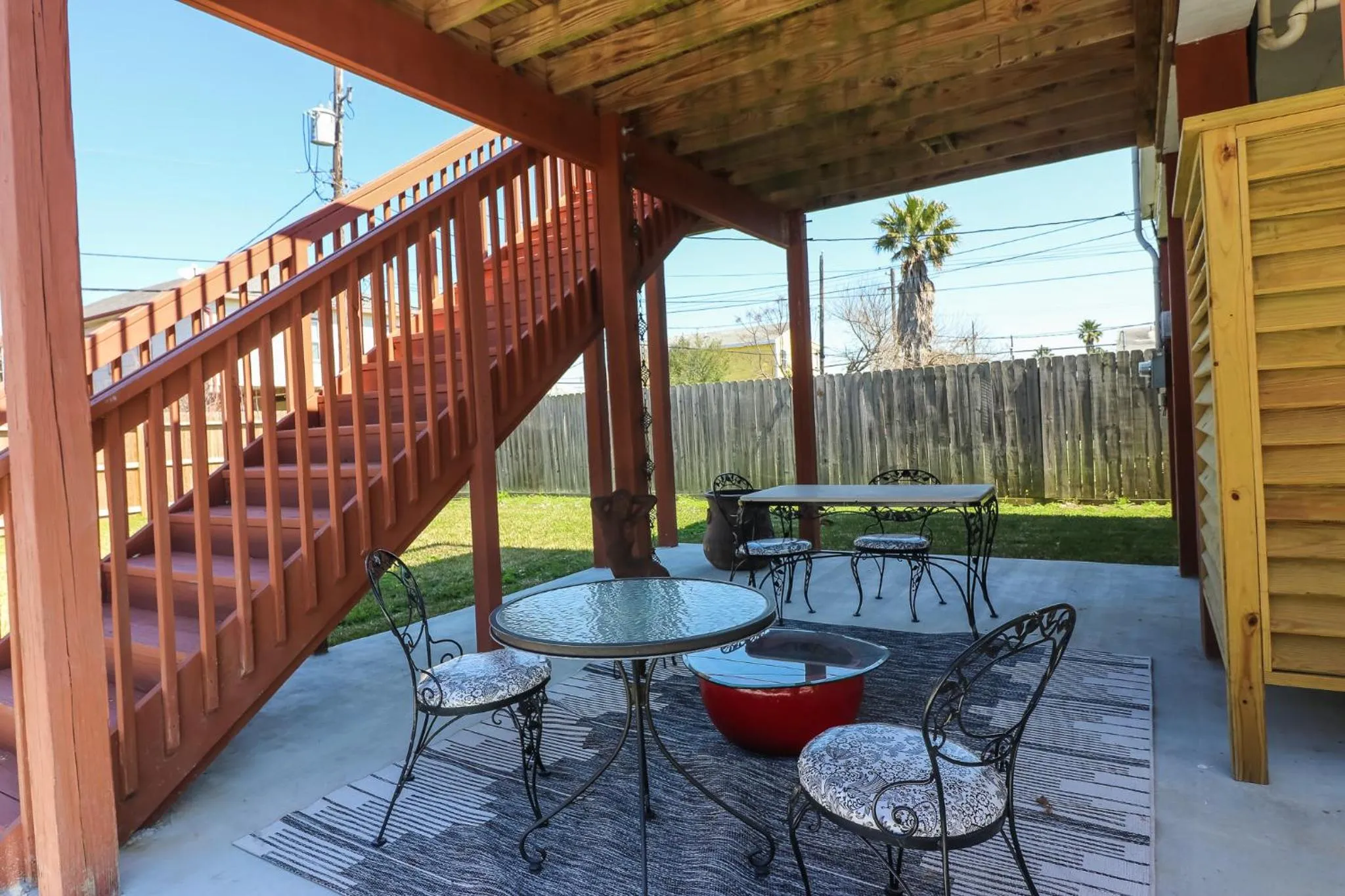 PERFECT location spacious yard coffee bar at this lovely beach home