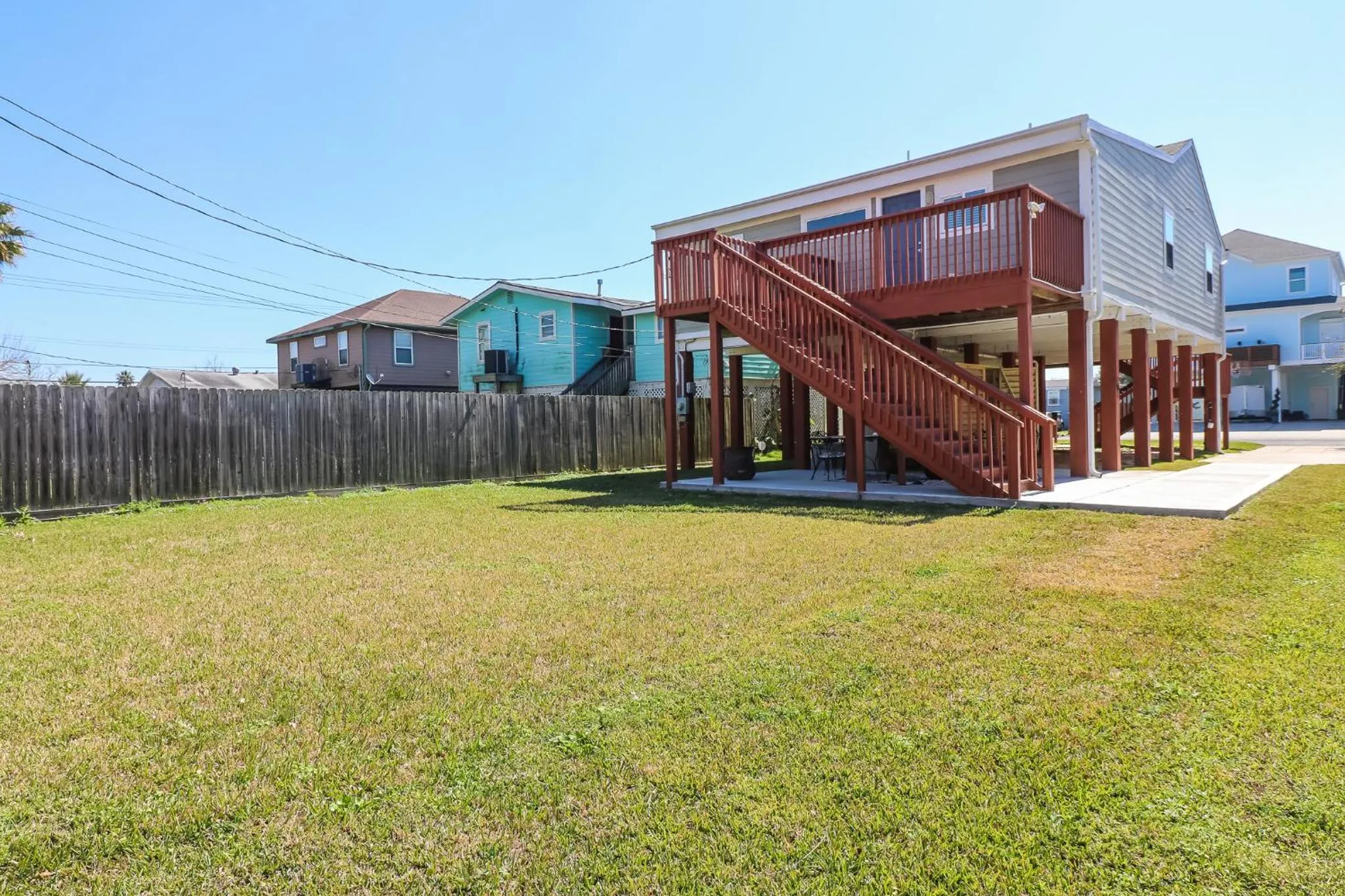 PERFECT location spacious yard coffee bar at this lovely beach home