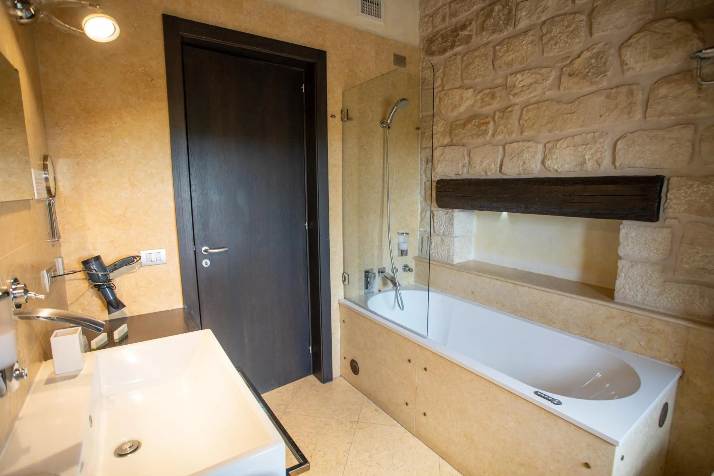 Shower in Cambiocavallo Resort