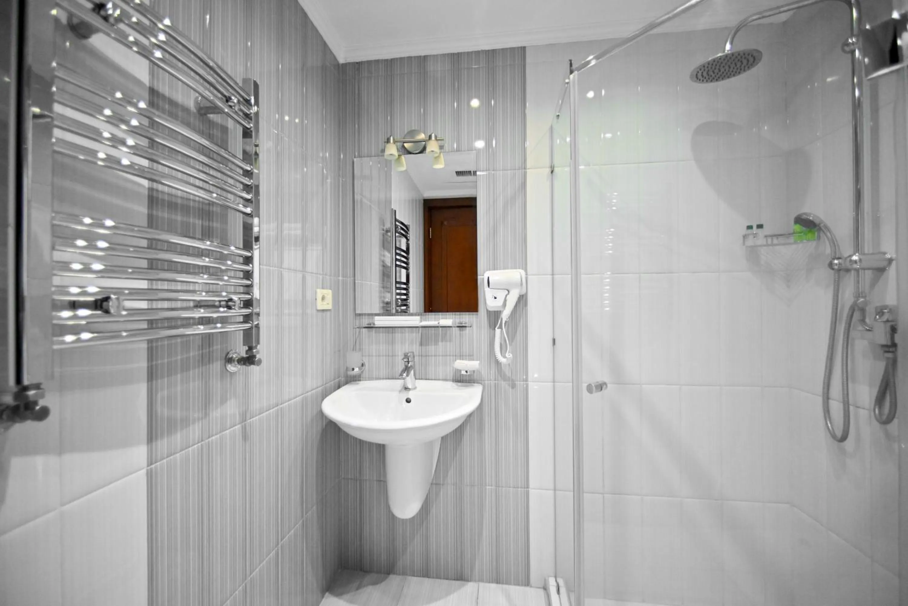 Shower in Spa Hotel Grace Forum