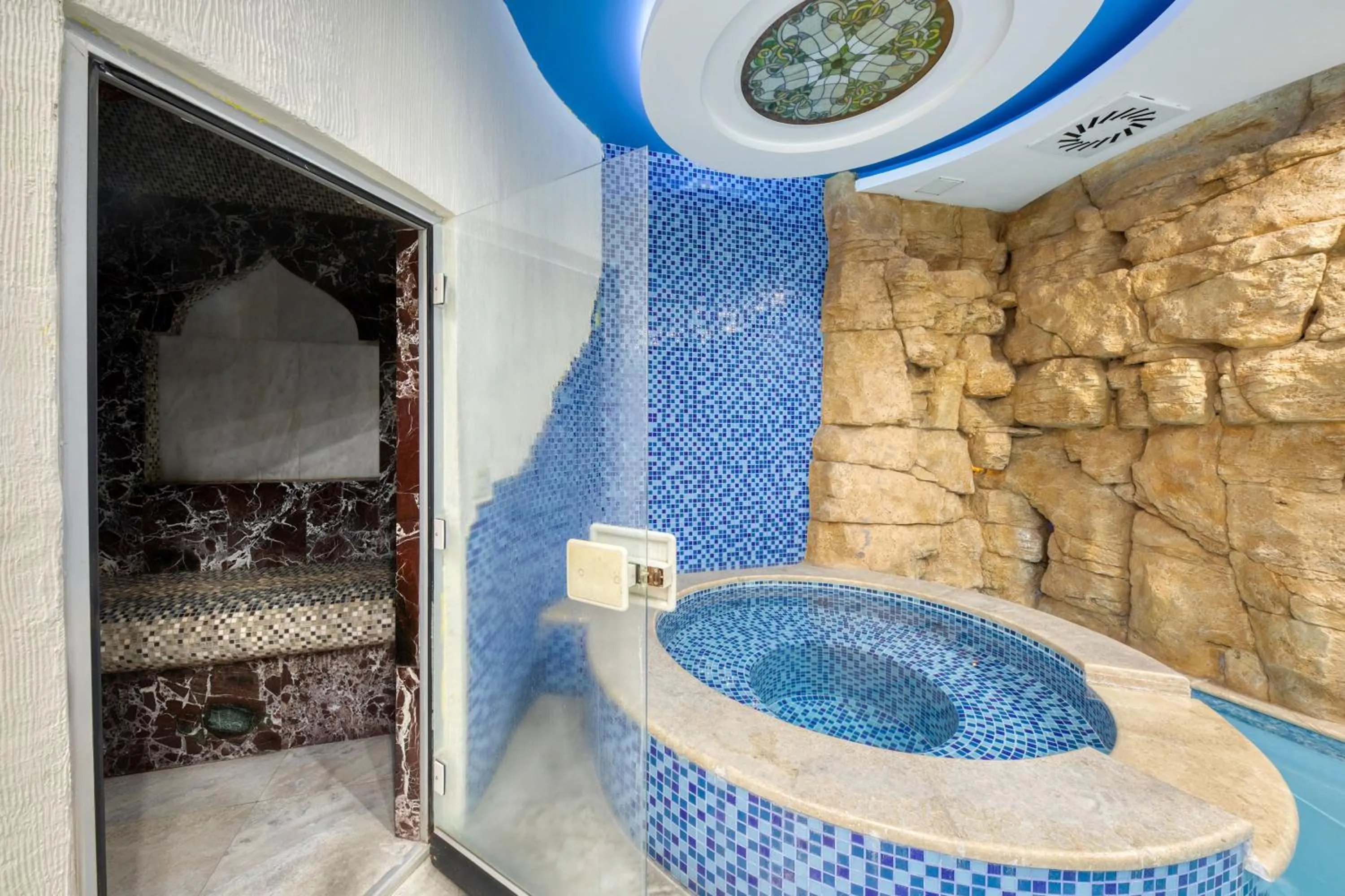 Hot Tub in Spa Hotel Grace Forum