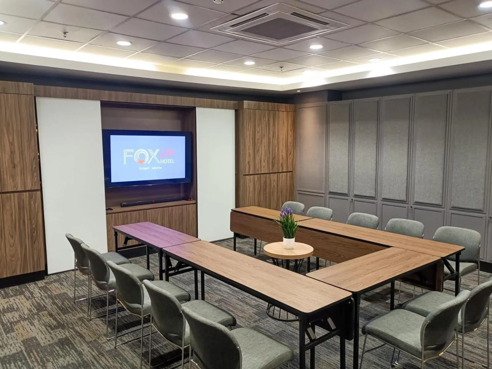 Meeting/conference room in FOX Lite Grogol Jakarta