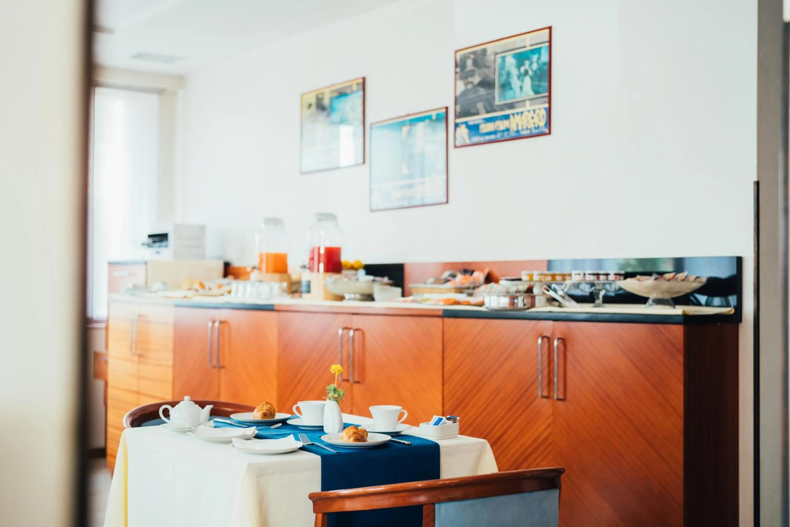 Restaurant/places to eat in Arcangelo Roof Hotel