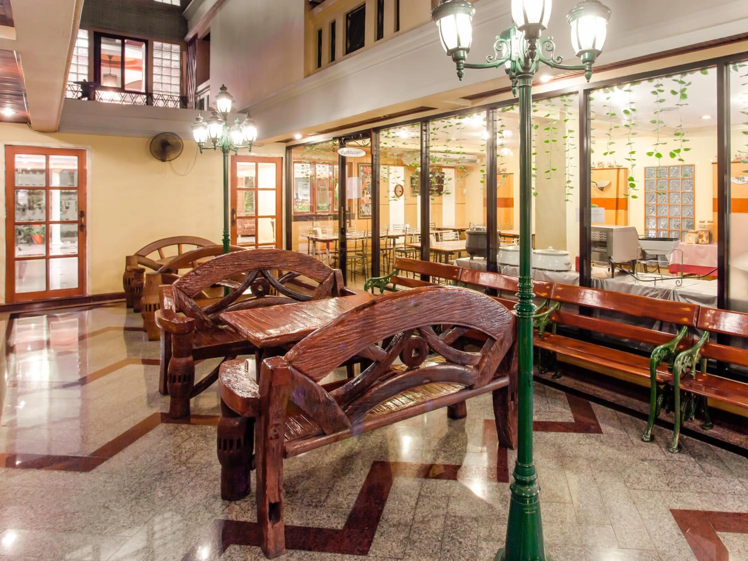 Restaurant/Places to Eat in Patumwan House