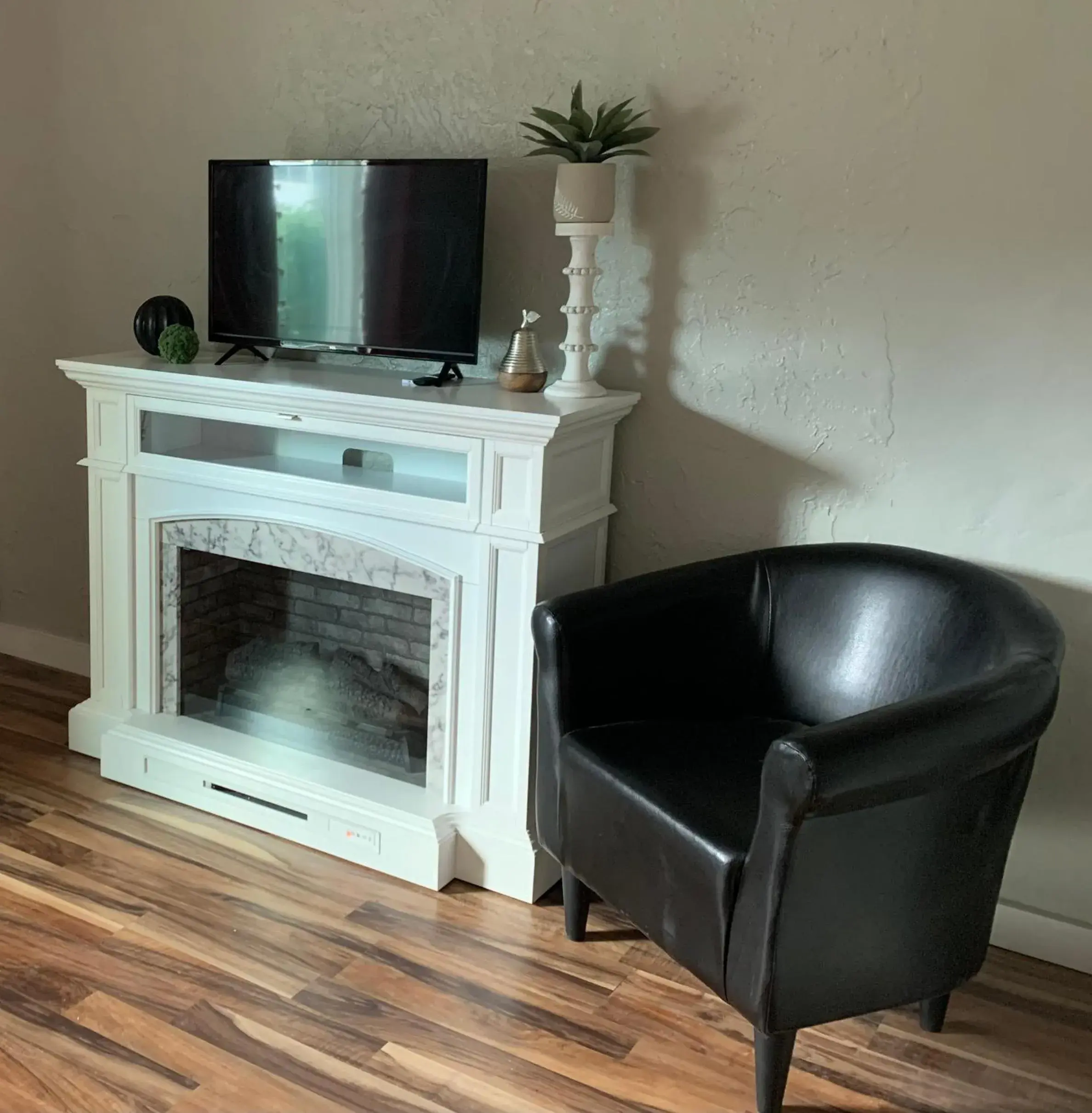 Deluxe Double Room in Millz Manor Deluxe Double Room in Millz Manor