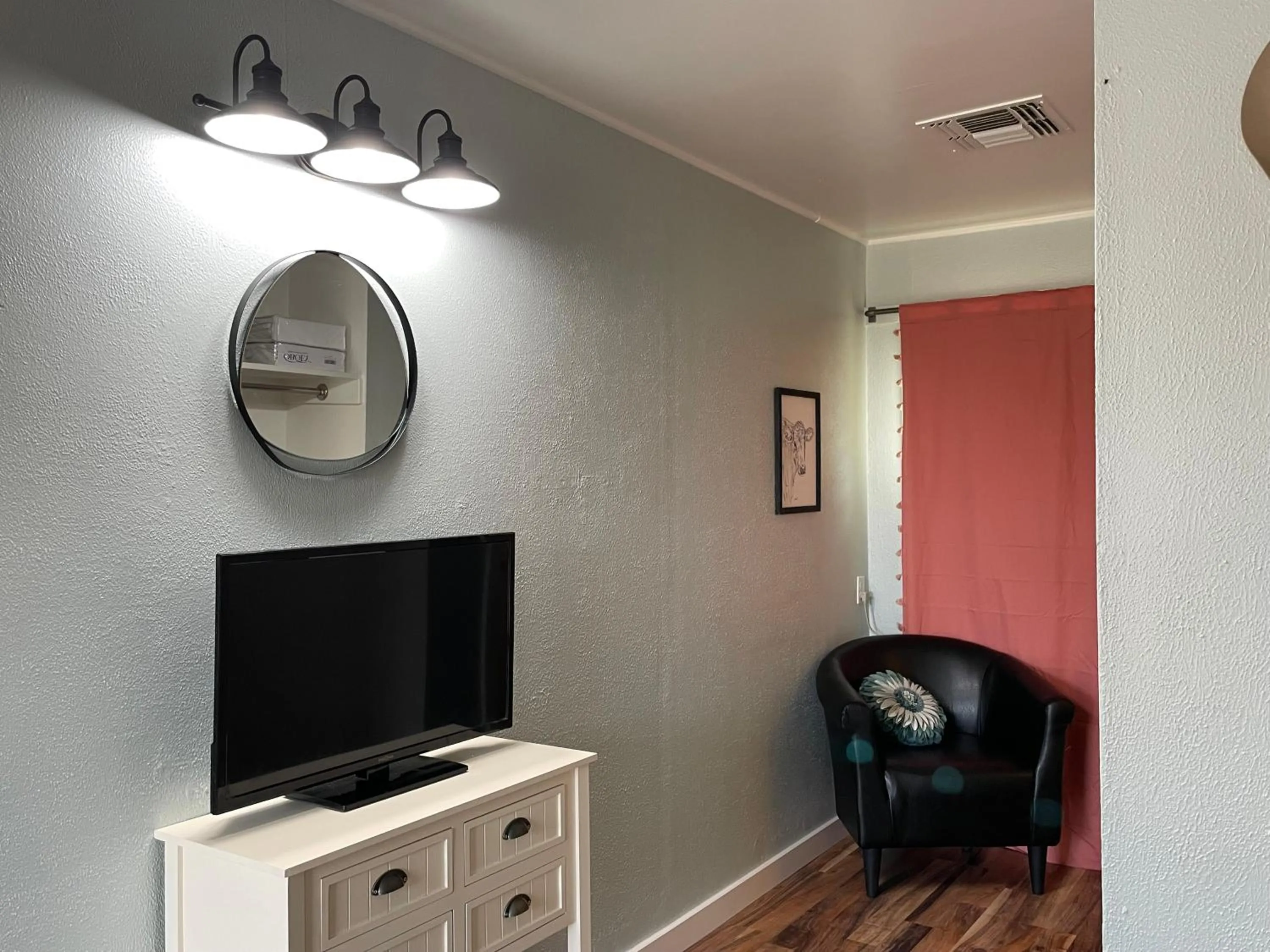 Seating area in Millz Manor