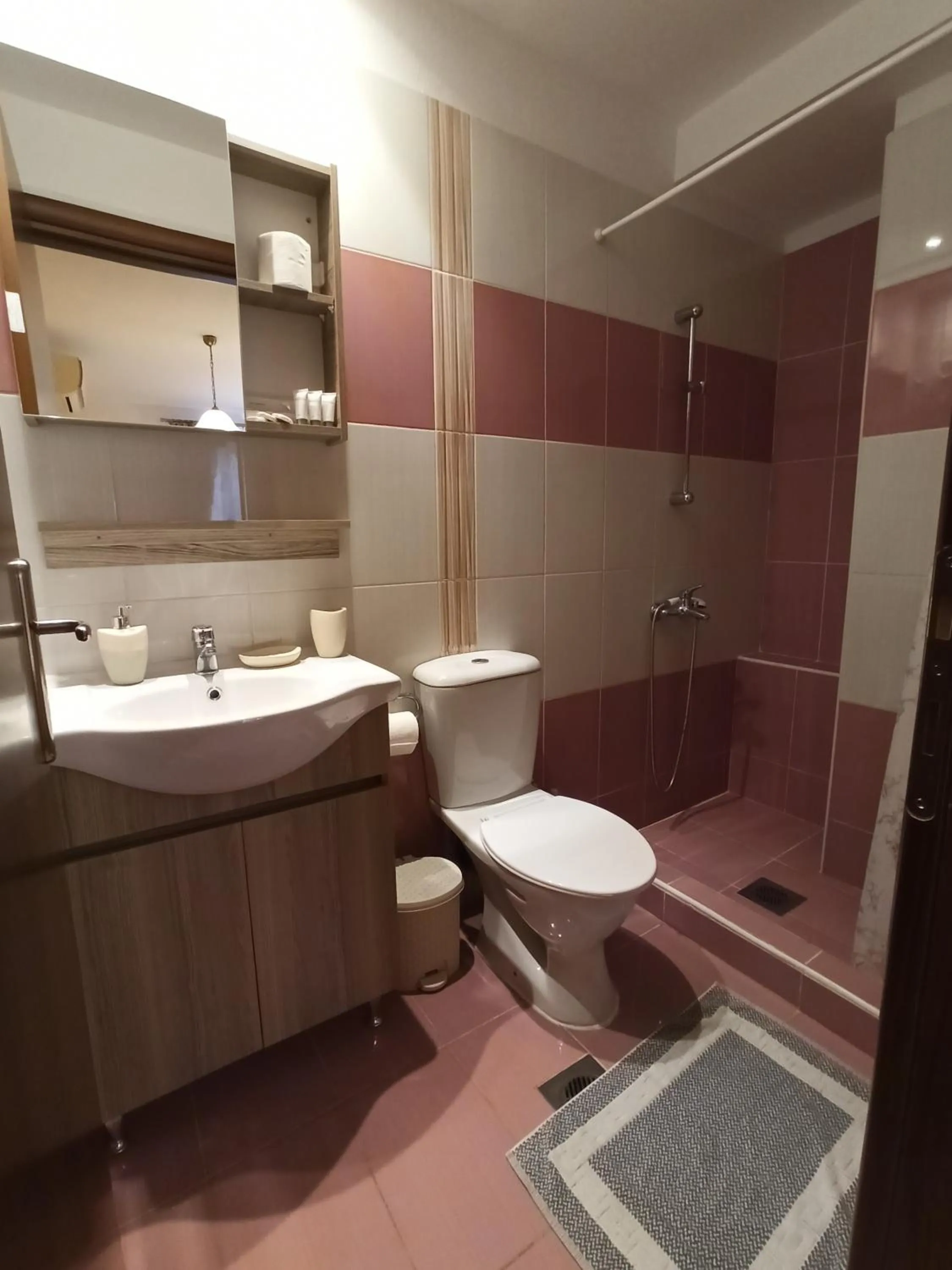 Shower in To Agioklima