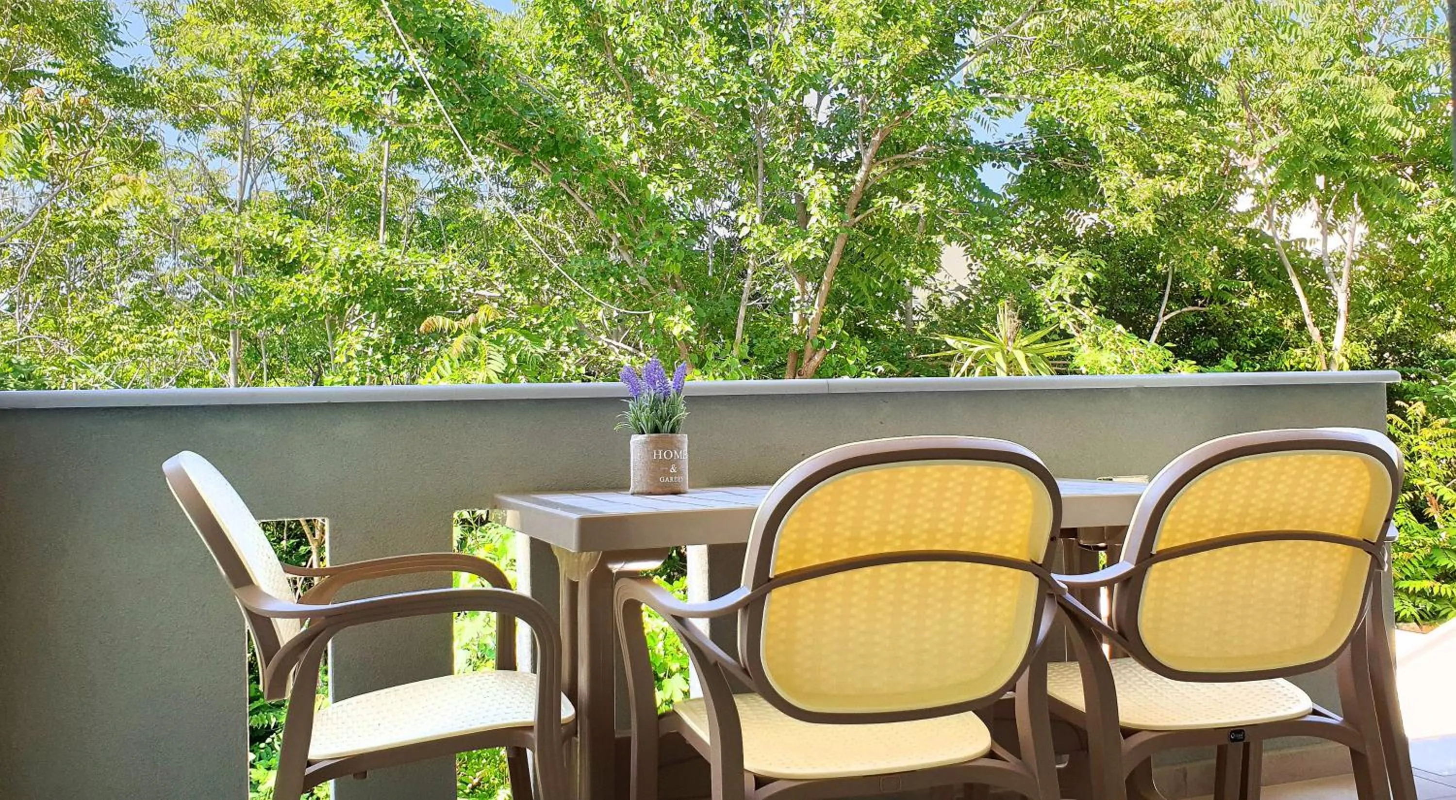 Balcony/Terrace in Almeta Suites