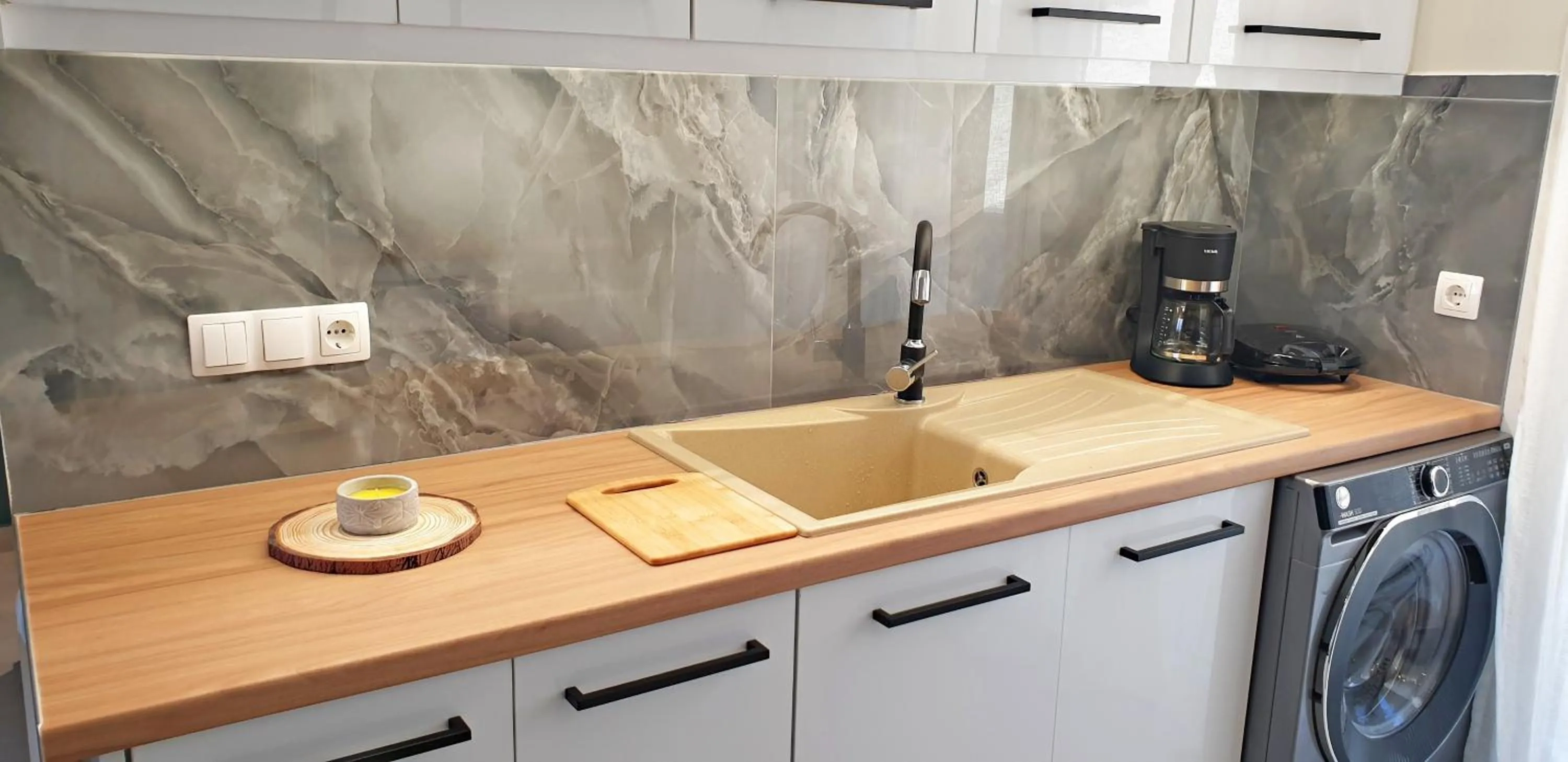 Kitchen or kitchenette in Almeta Suites