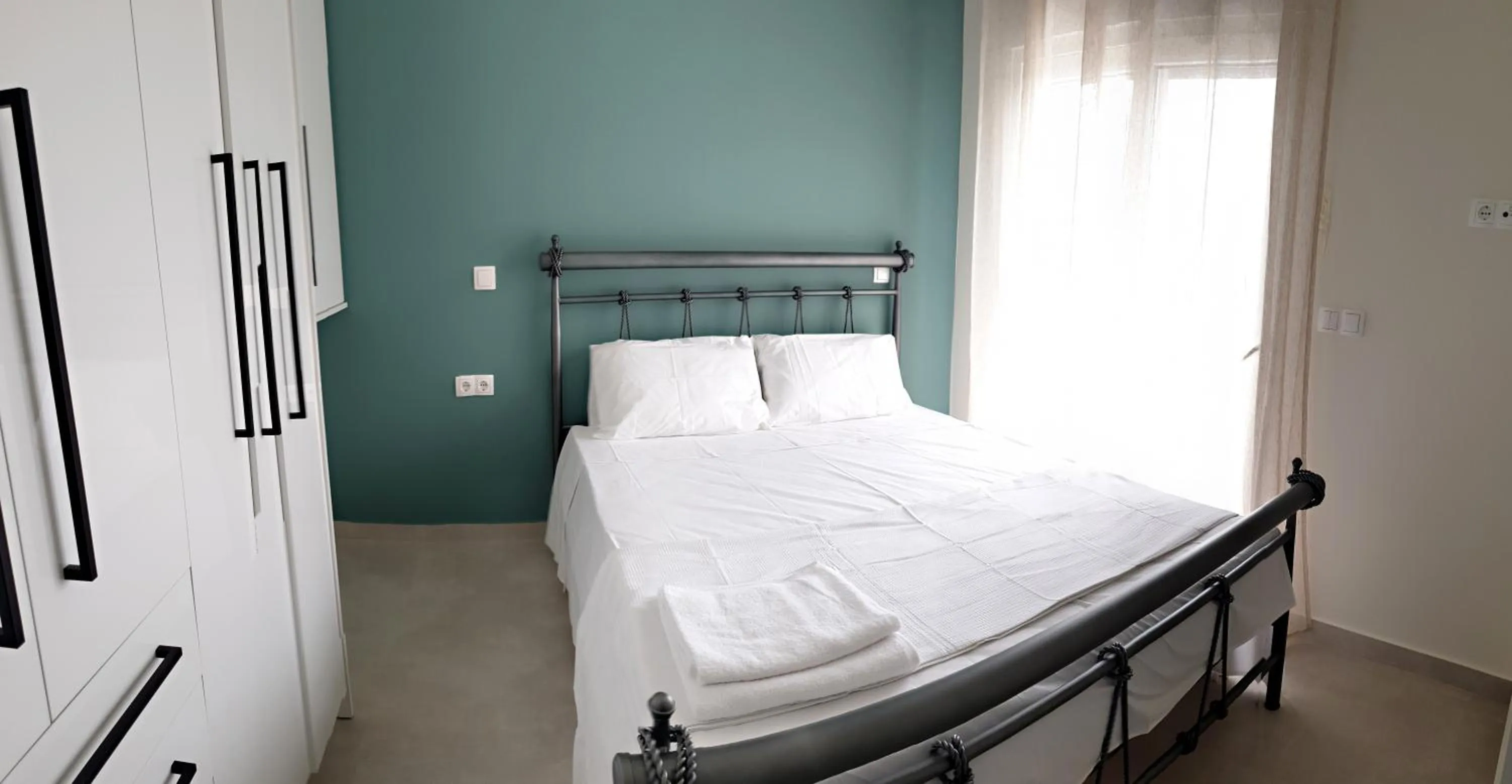 Bedroom, Bed in Almeta Suites