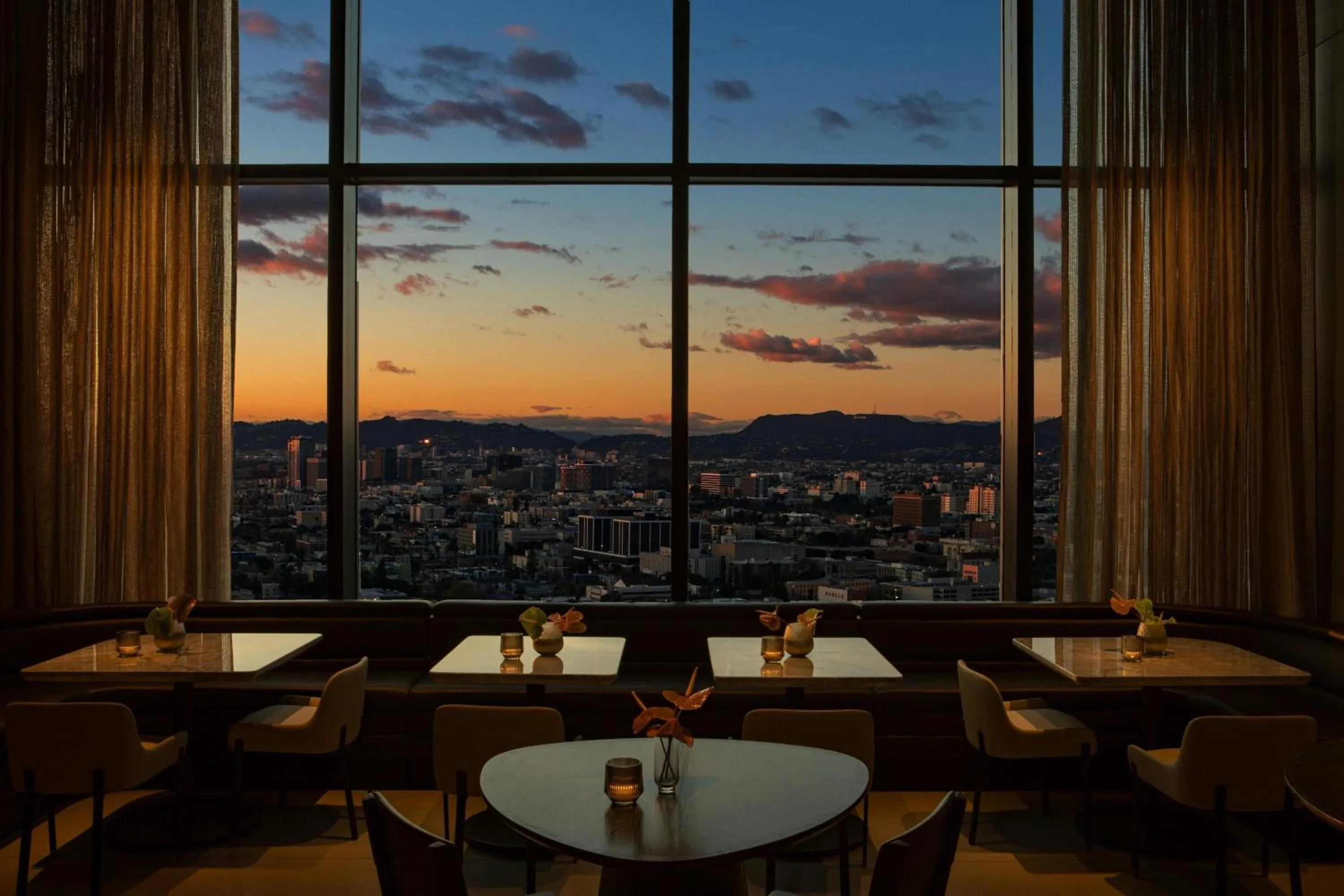 Lounge or bar in AC Hotel by Marriott Downtown Los Angeles