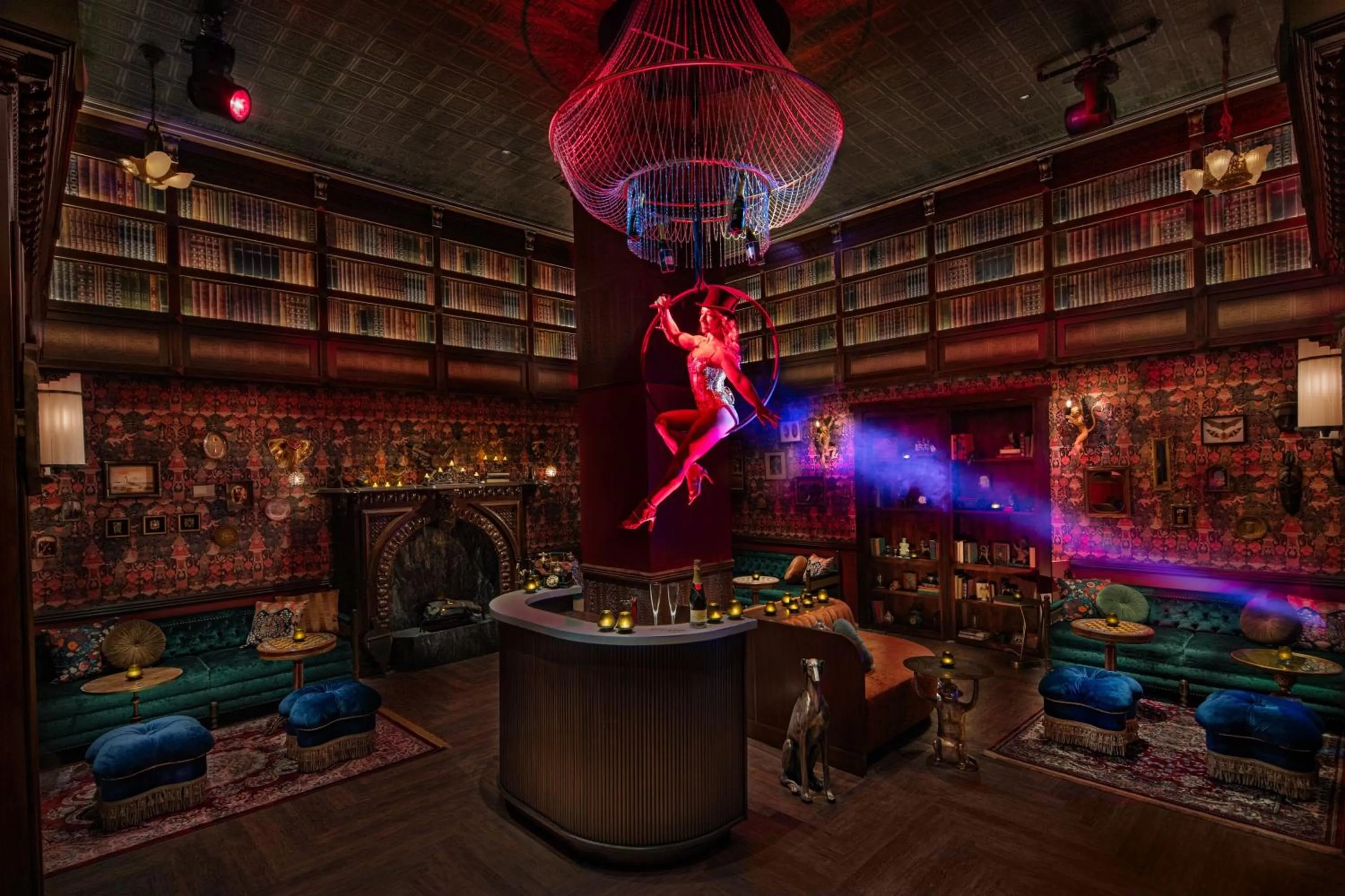 Lounge or bar in Moxy Downtown Los Angeles