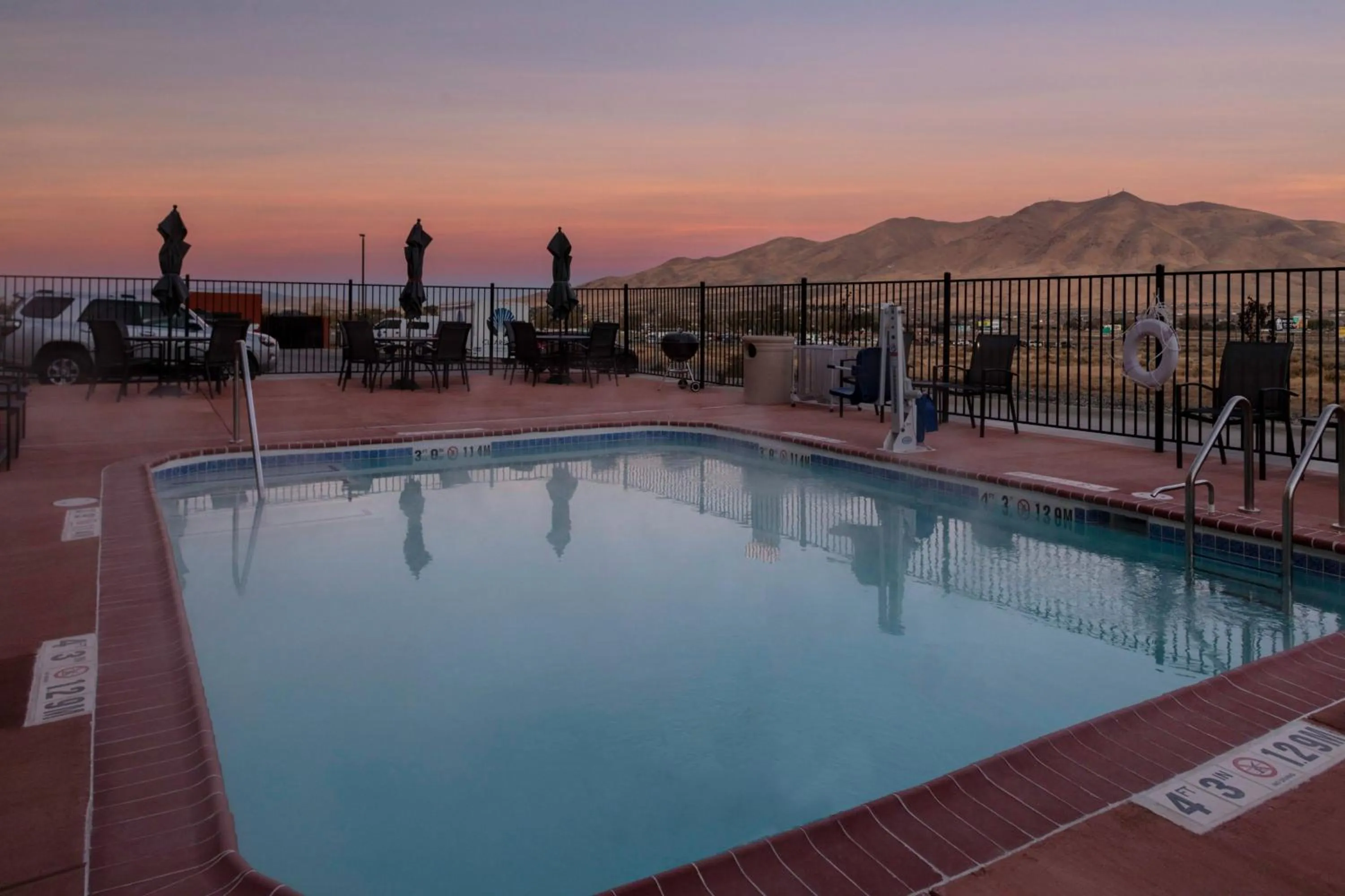 Swimming pool in Fairfield Inn & Suites by Marriott Winnemucca