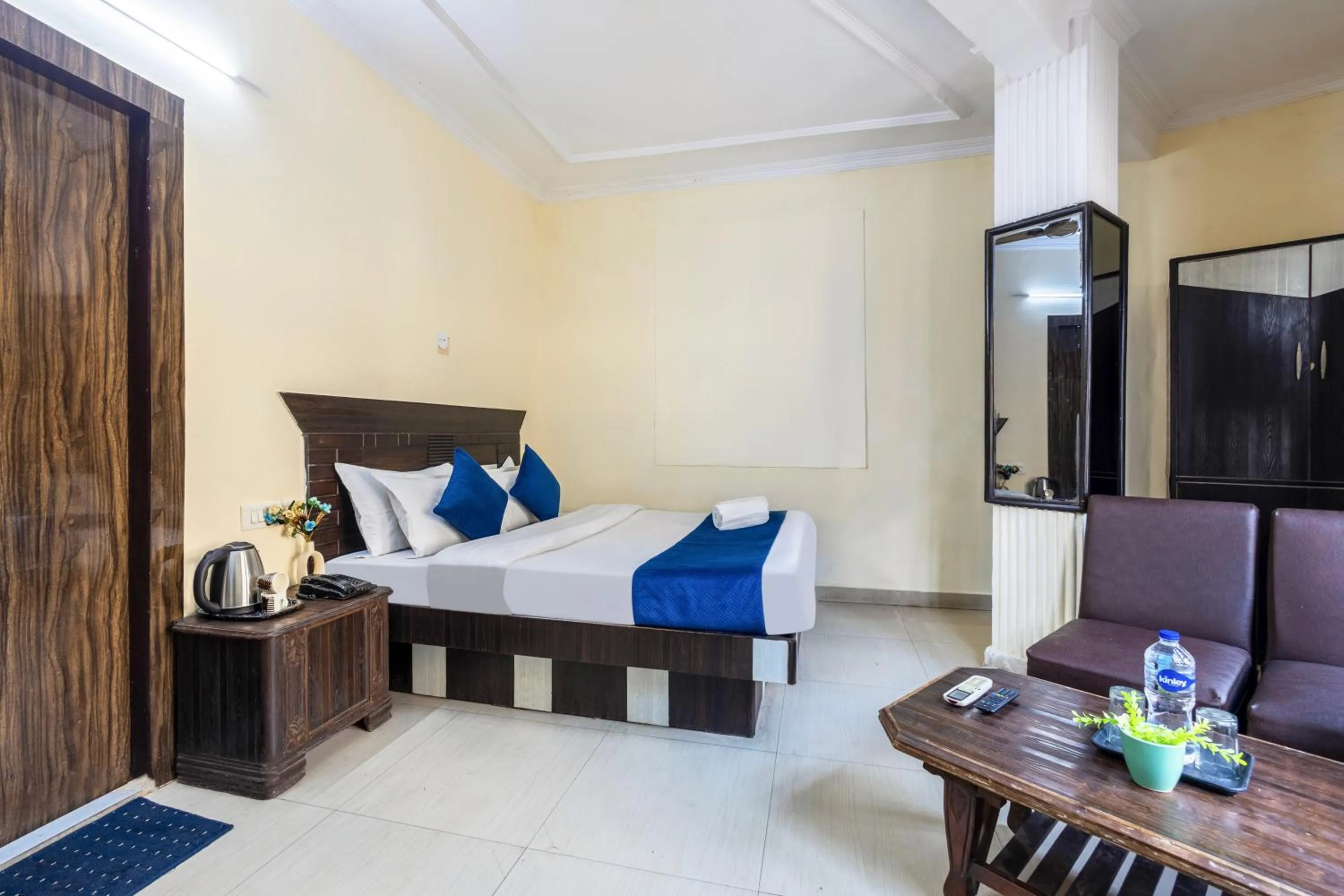 Bedroom, Bed in Hotel Ashoka Continental Near New Delhi Railway station
