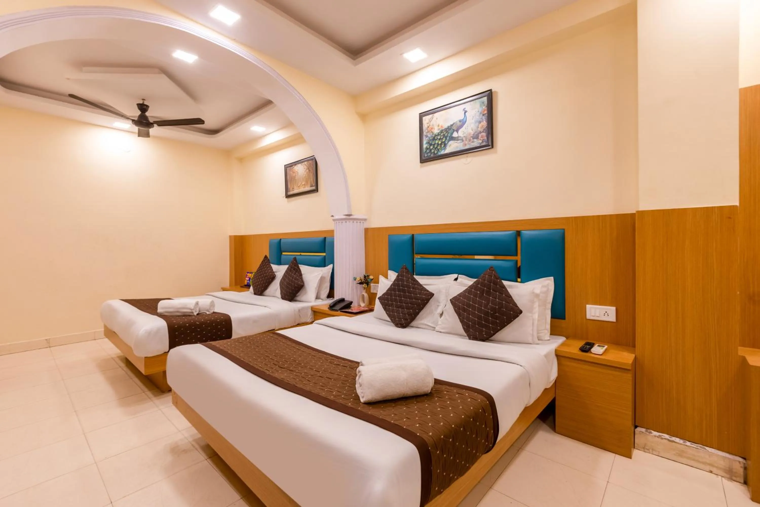 Bedroom, Bed in Hotel Ashoka Continental Near New Delhi Railway station