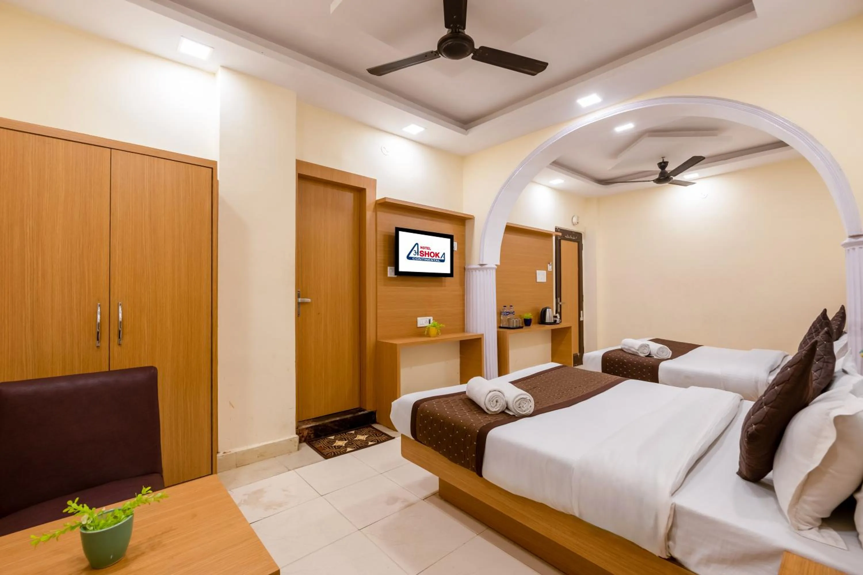 Photo of the whole room, Bed in Hotel Ashoka Continental Near New Delhi Railway station