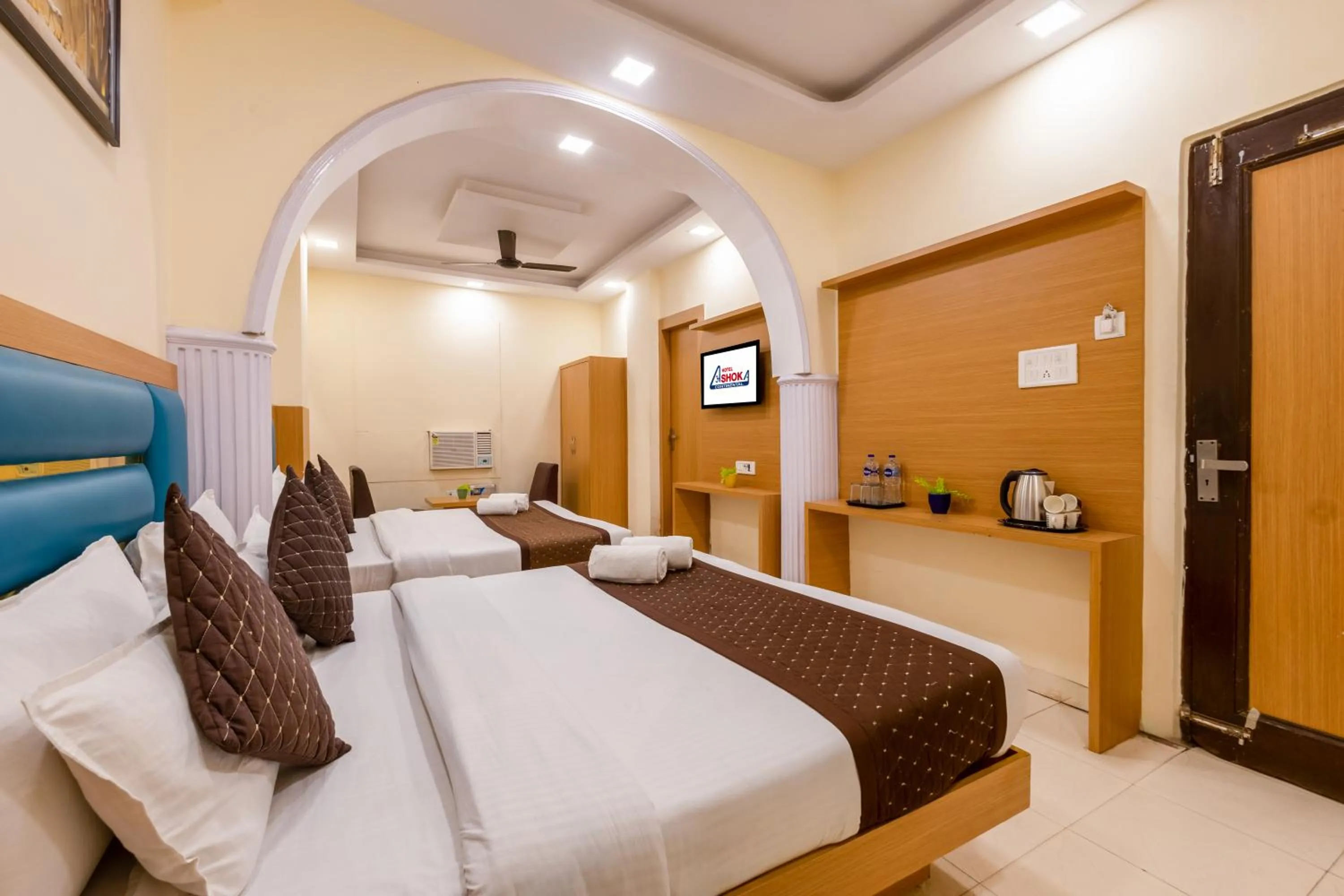 Bedroom, Bed in Hotel Ashoka Continental Near New Delhi Railway station