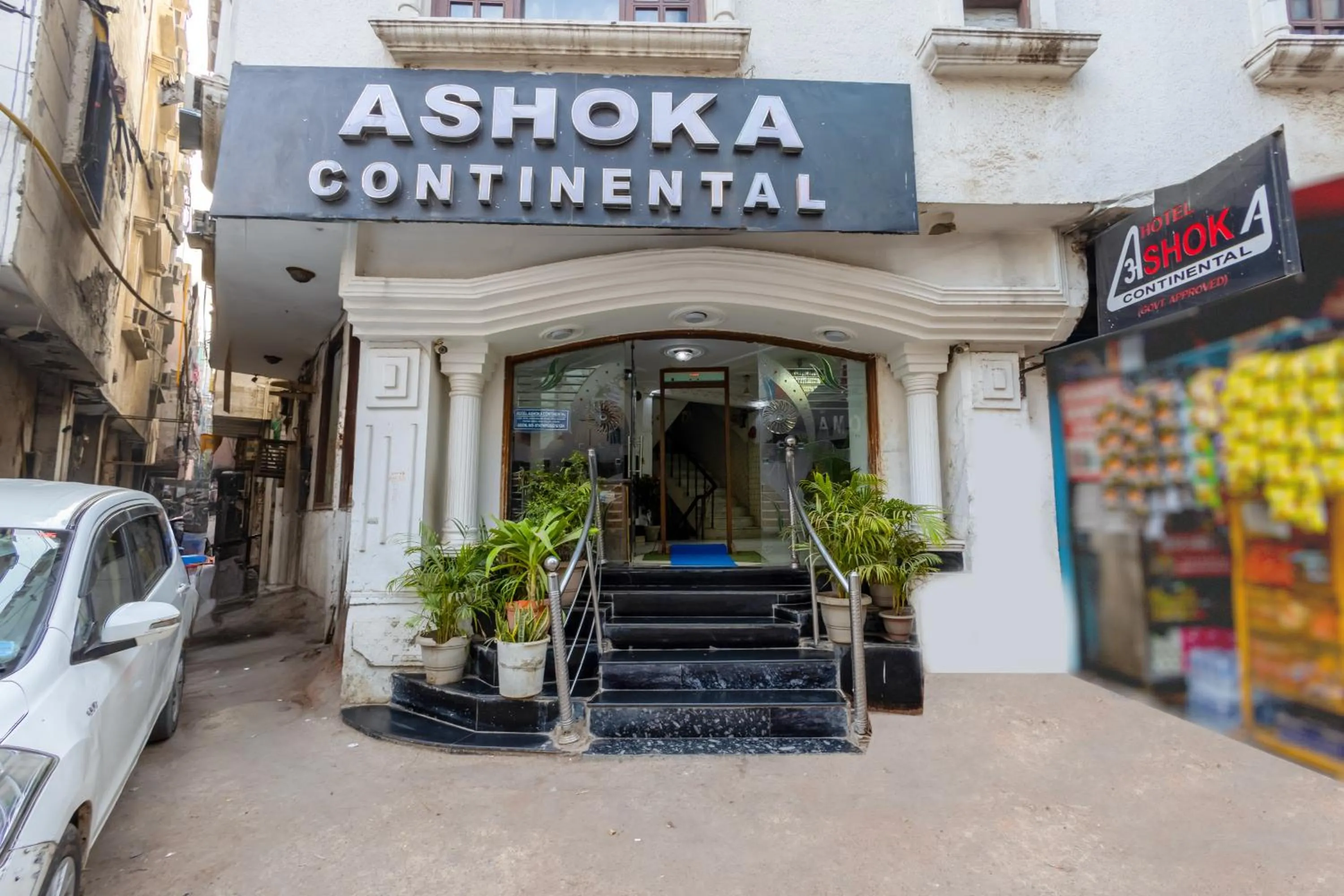Facade/entrance in Hotel Ashoka Continental Near New Delhi Railway station