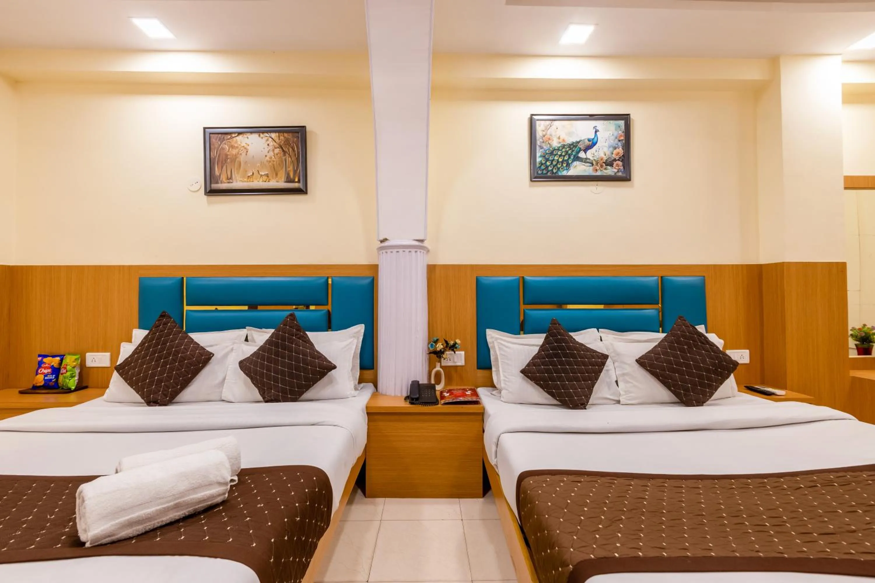 Bedroom, Bed in Hotel Ashoka Continental Near New Delhi Railway station